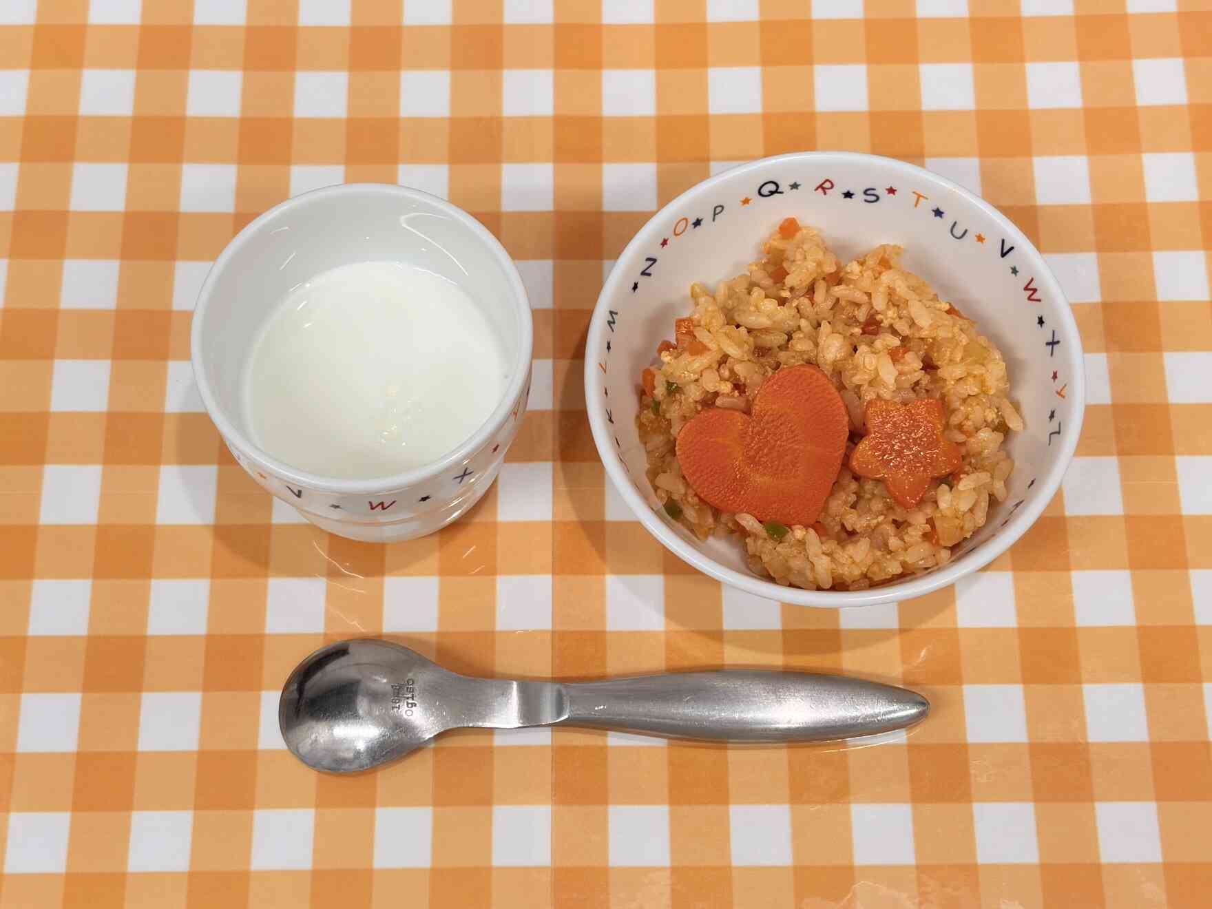 型抜き野菜でチキンライス