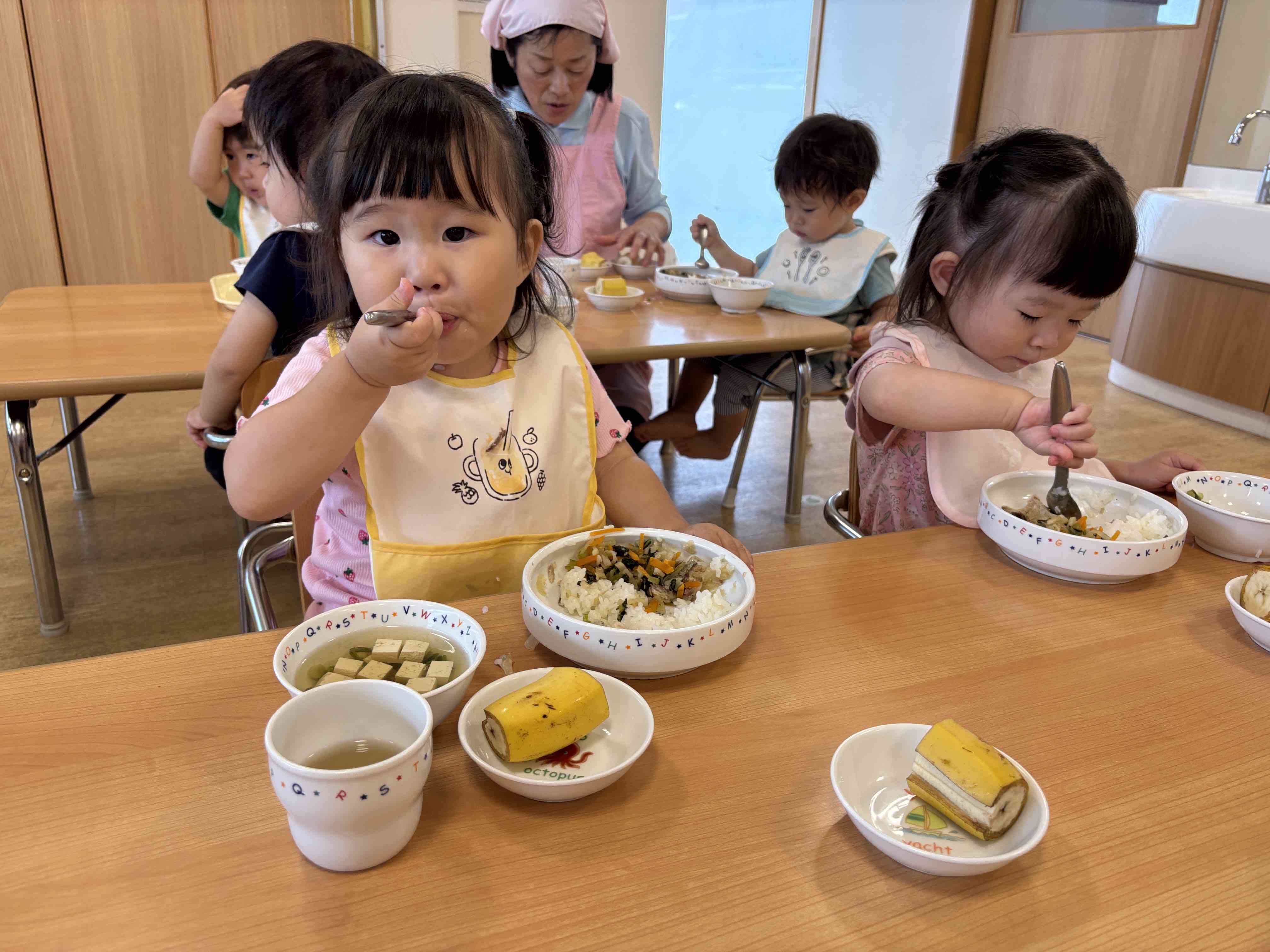 もぐもぐ ぱくぱく 給食タイム！