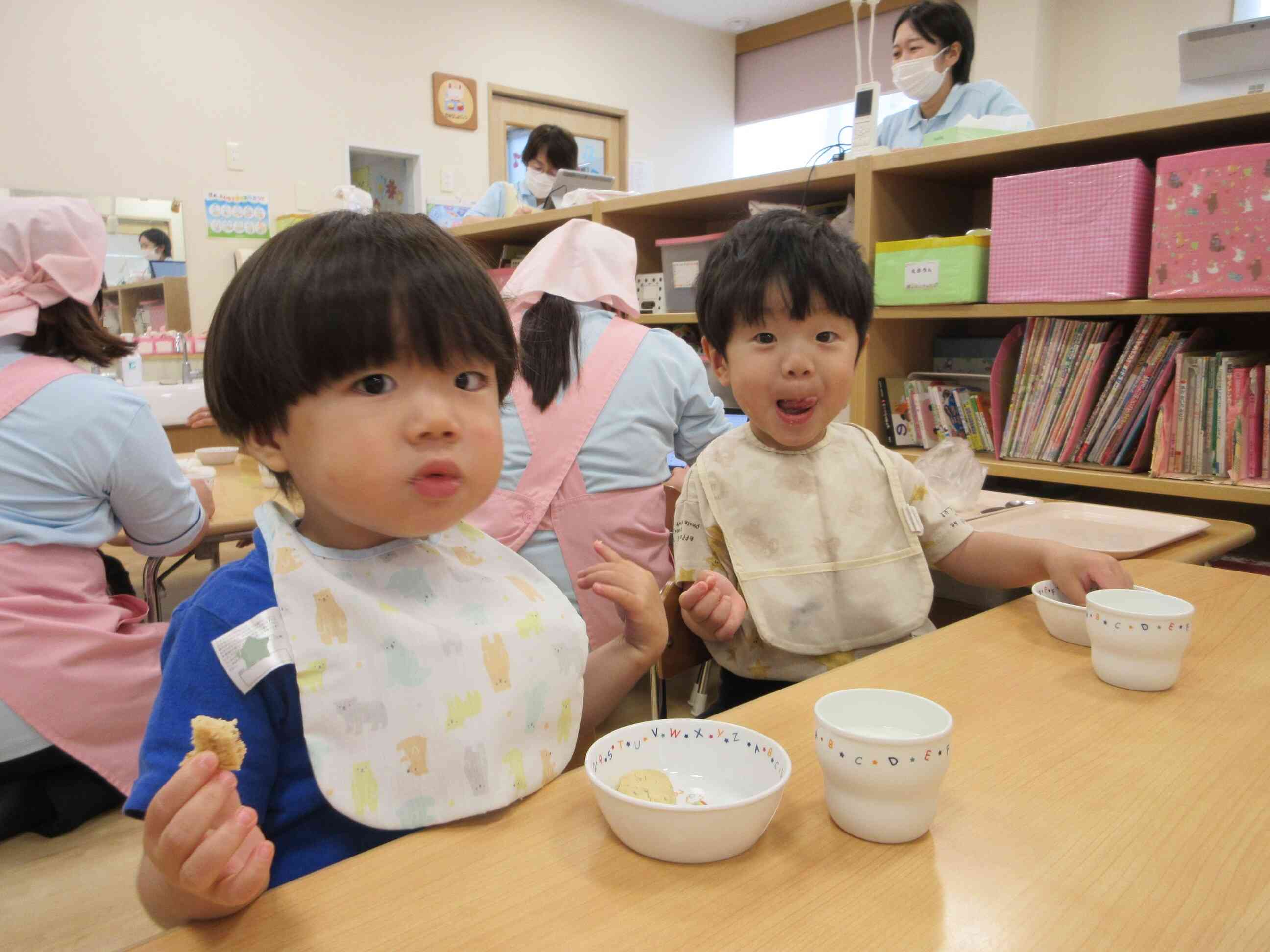 お口のまわりもペロペロ