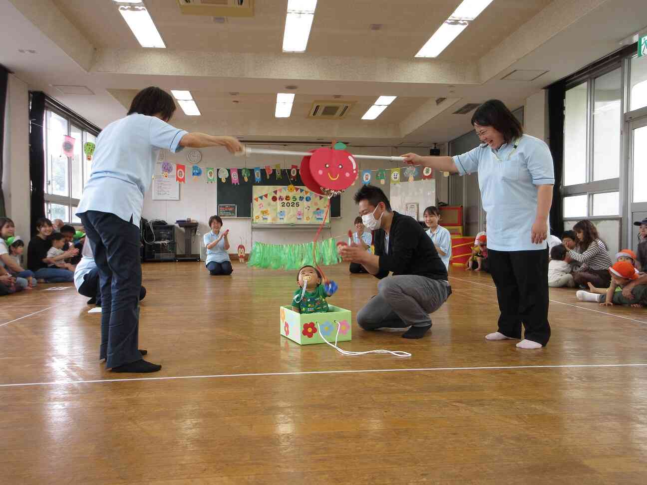 ひよこぐみ親子競技　りんごでGO!GO!