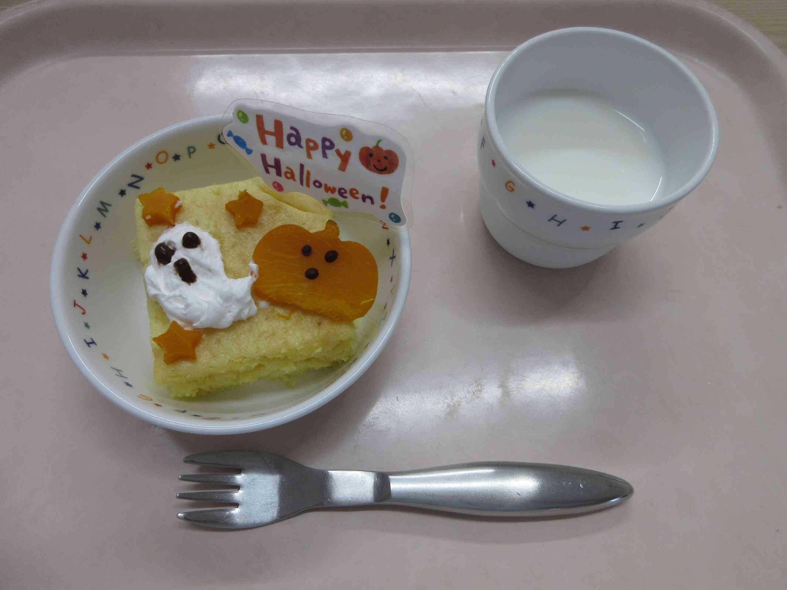 おやつはハロウィンのケーキ