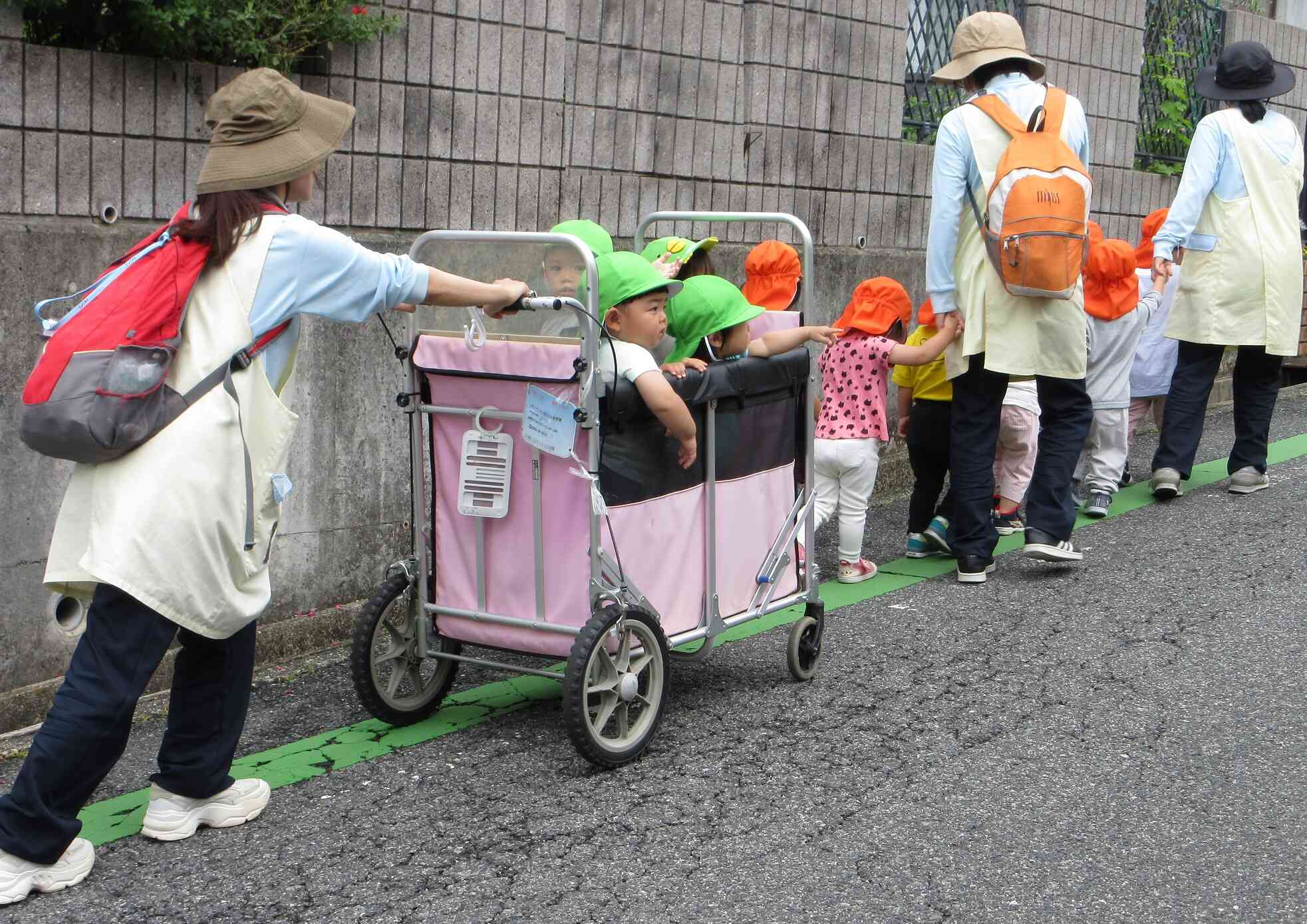周りの景色を見ながら