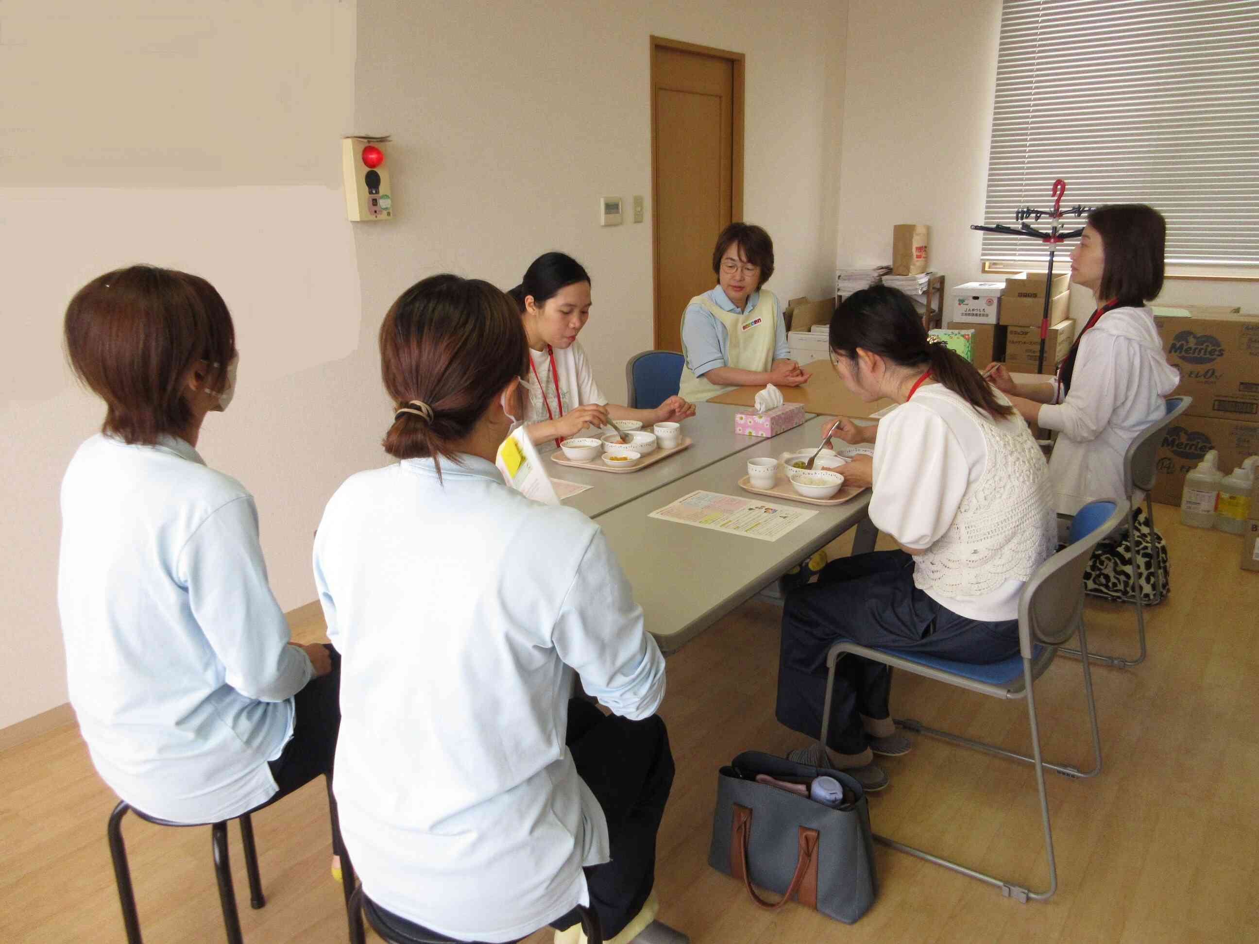 給食の試食