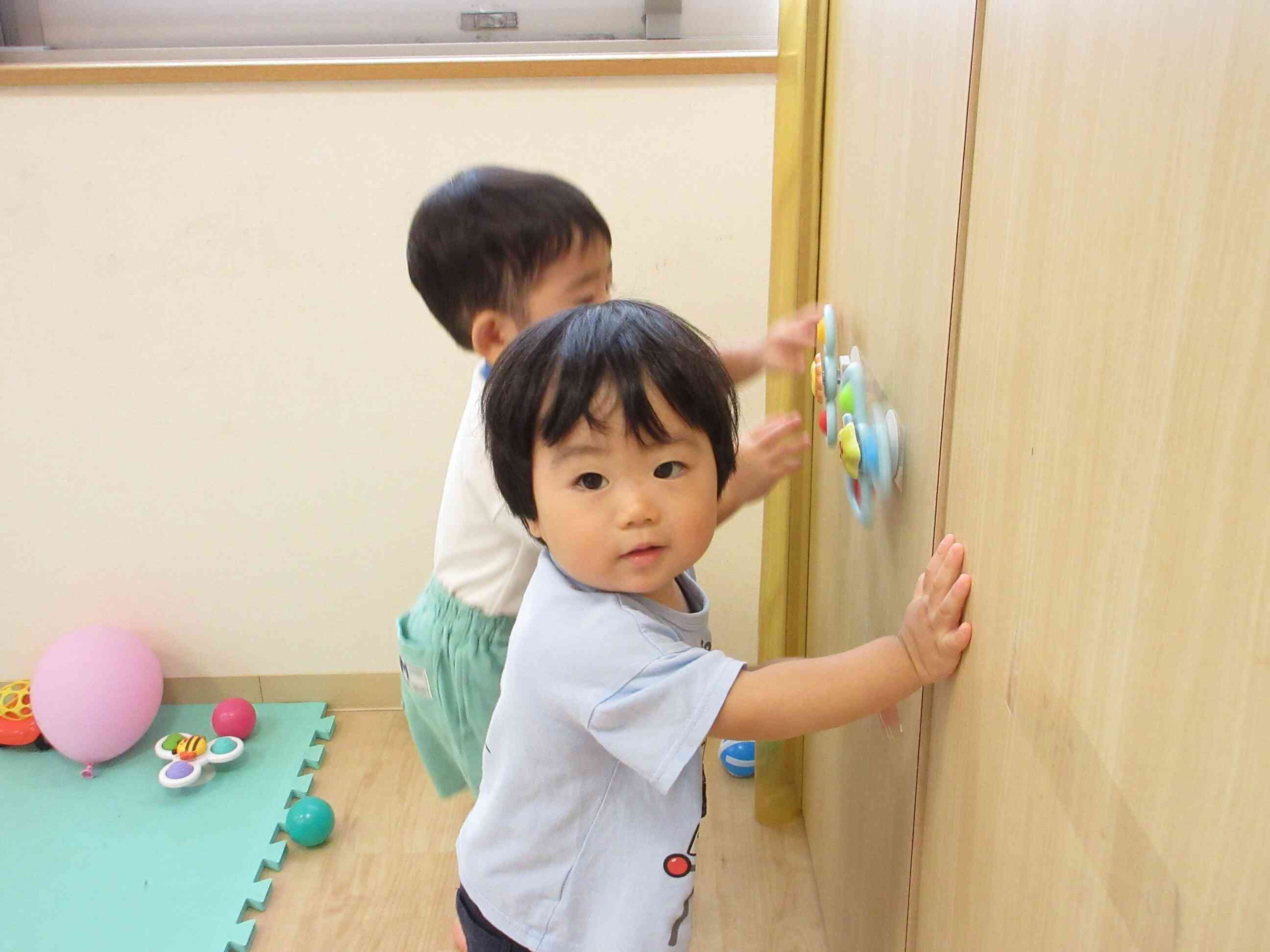 お部屋で好きな遊びをしたよ