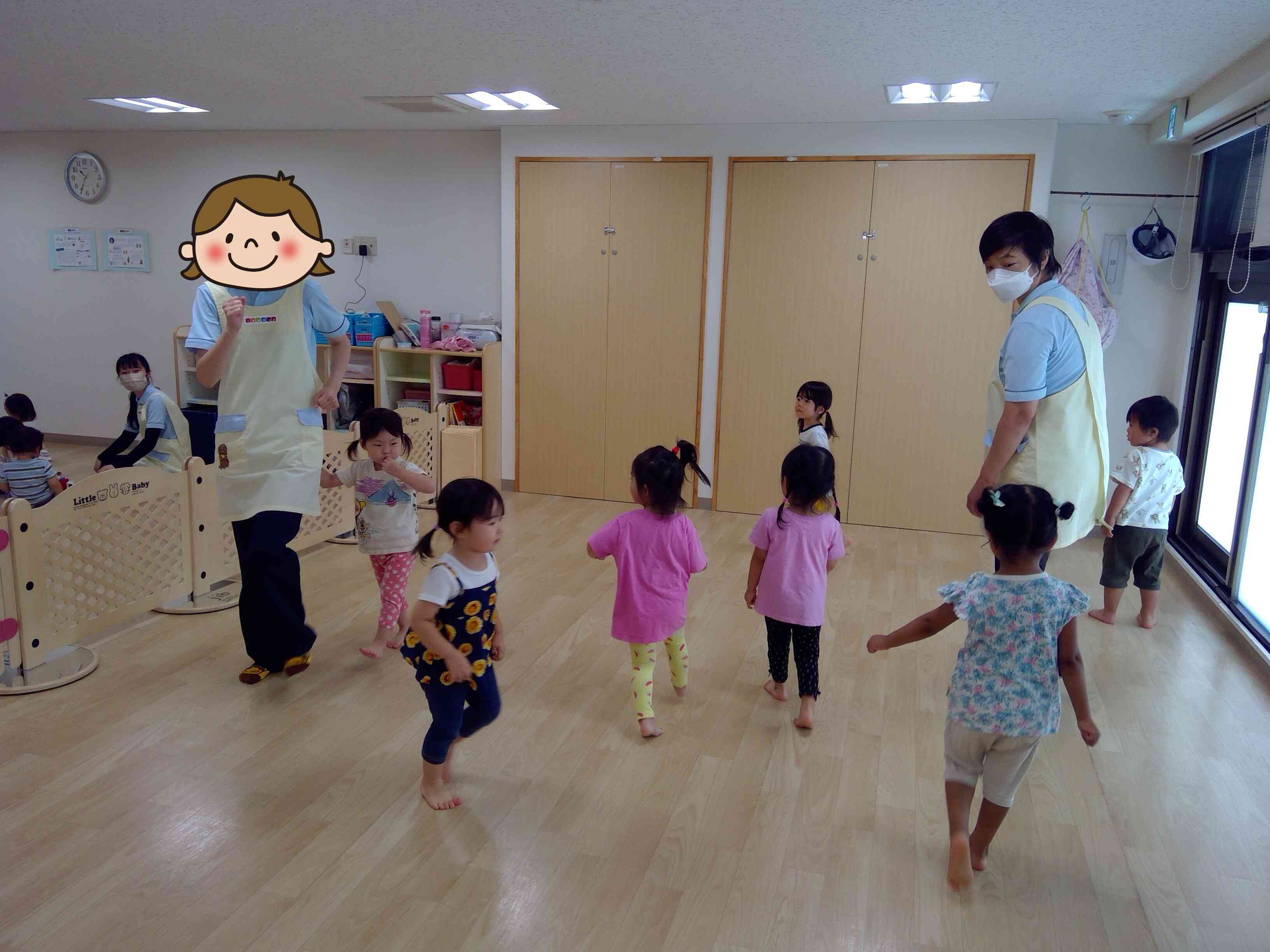 うさぎ組(2歳児)の「おさんぽアクション」。