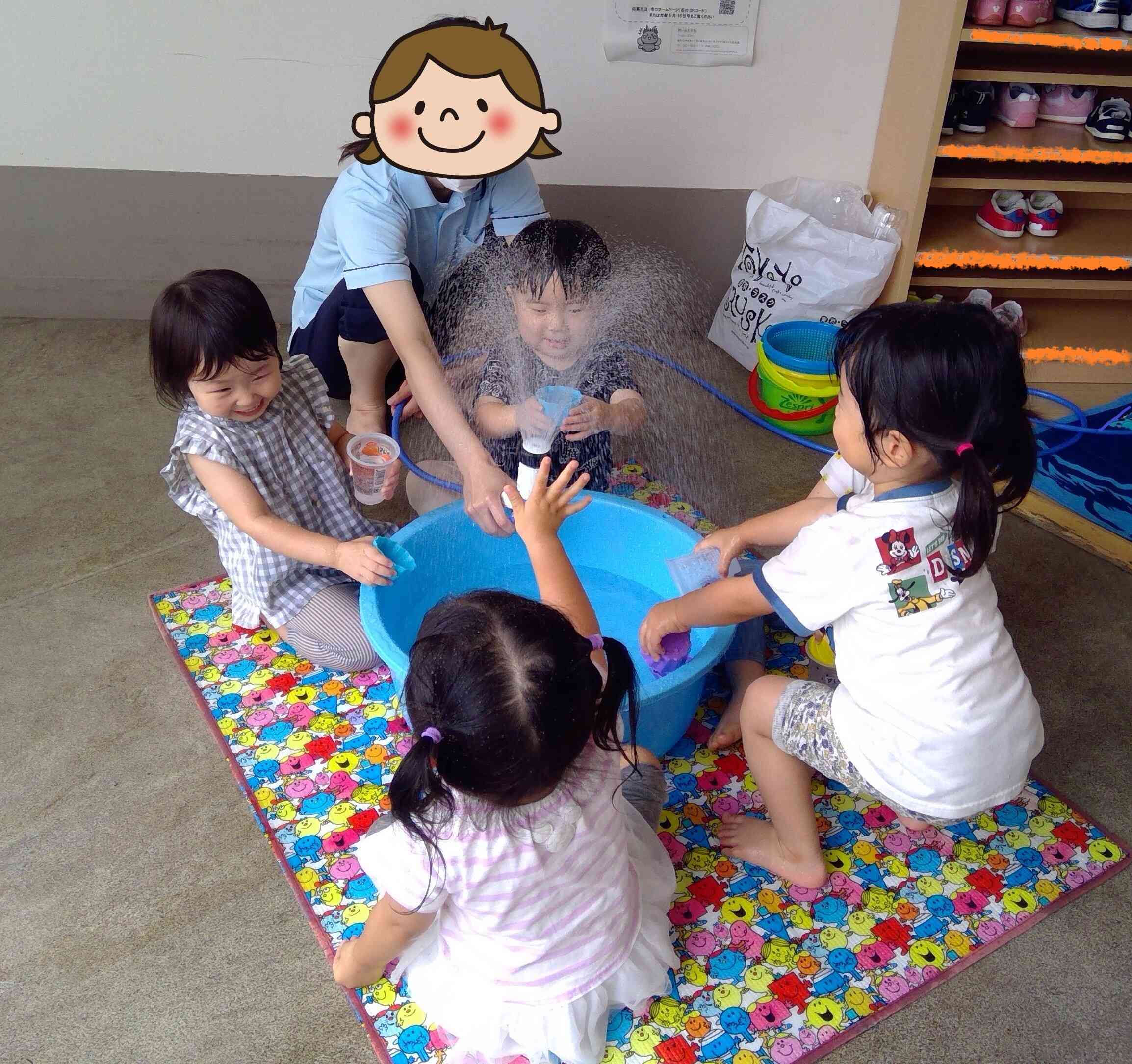 うさぎ組さんが今年はじめての水遊びをしました。