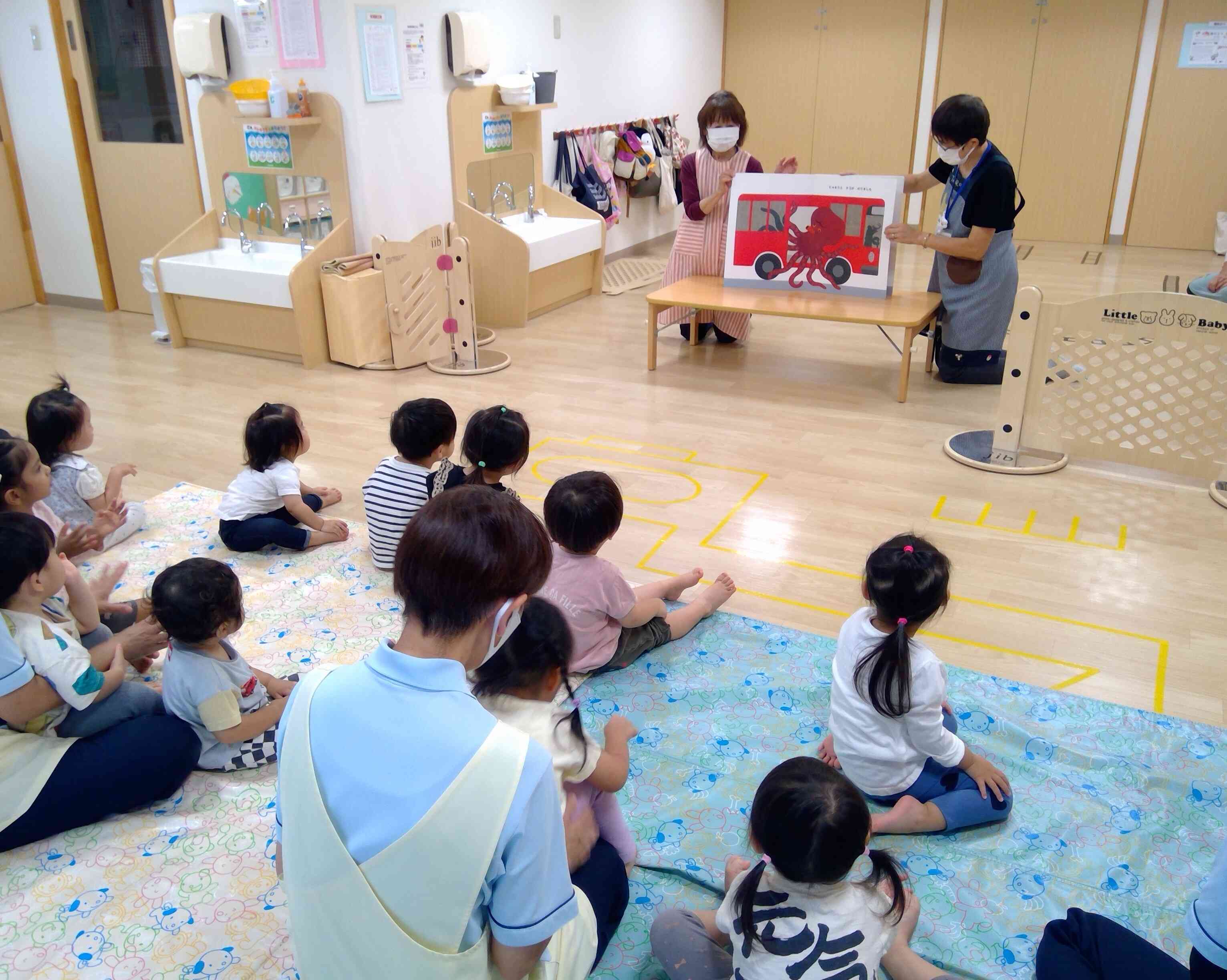 大きな絵本が出てきてびっくり!
