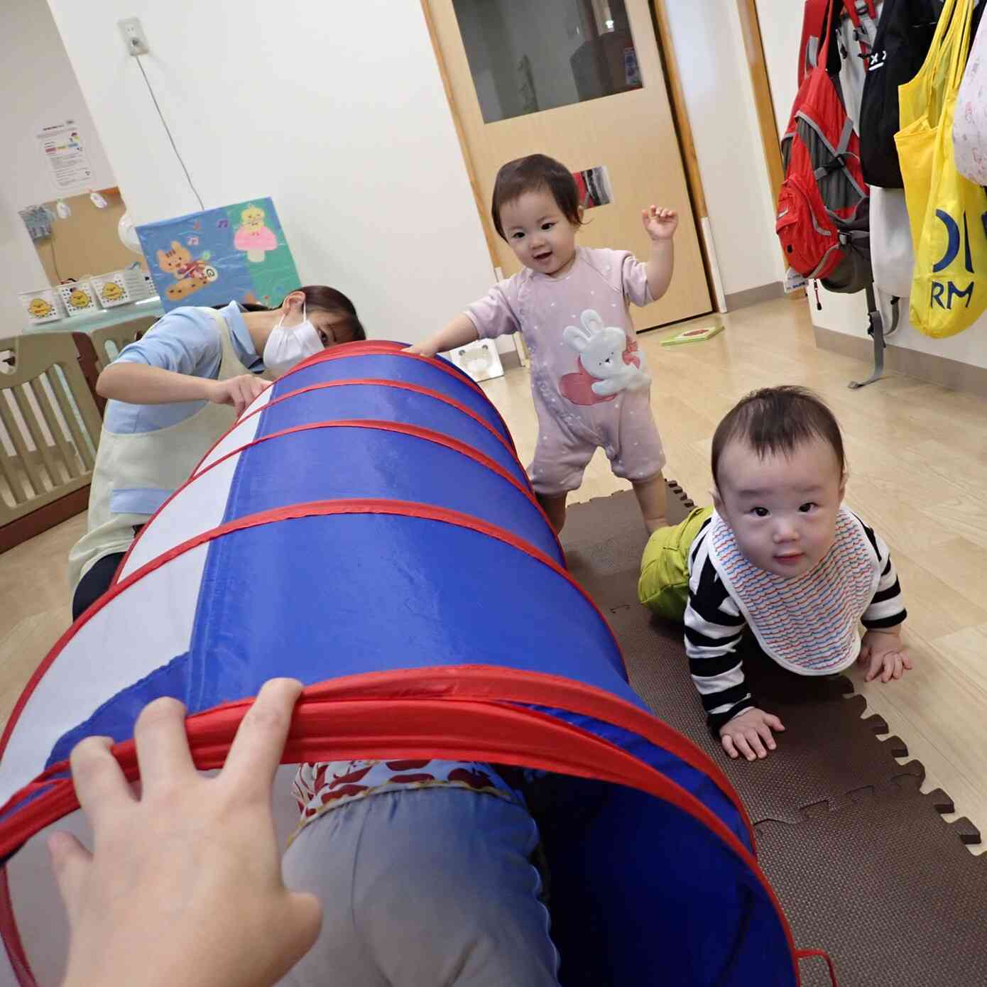 ひよこ組(0歳児)トンネルくぐりpart2