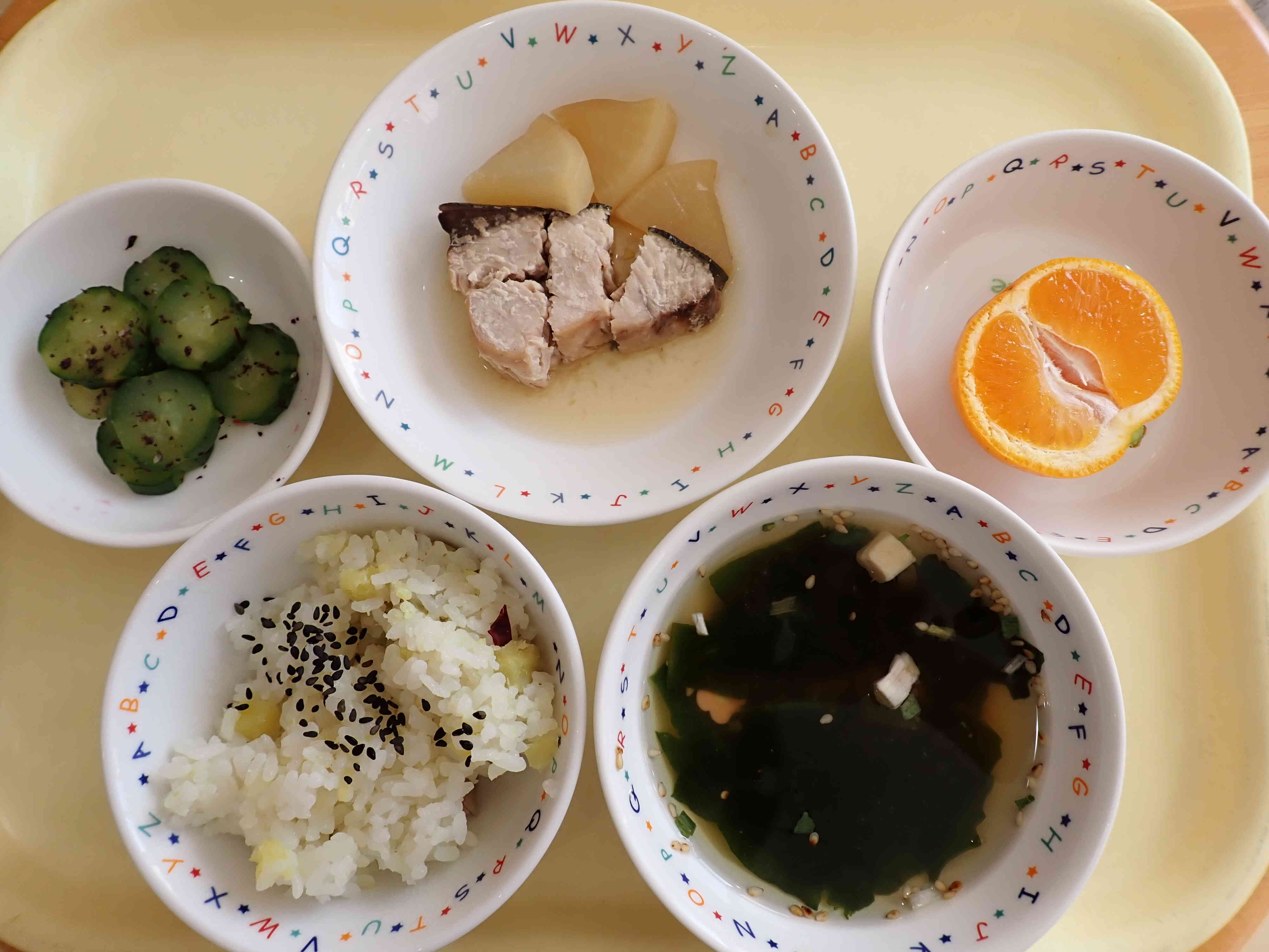 給食は秋を感じる献立です。