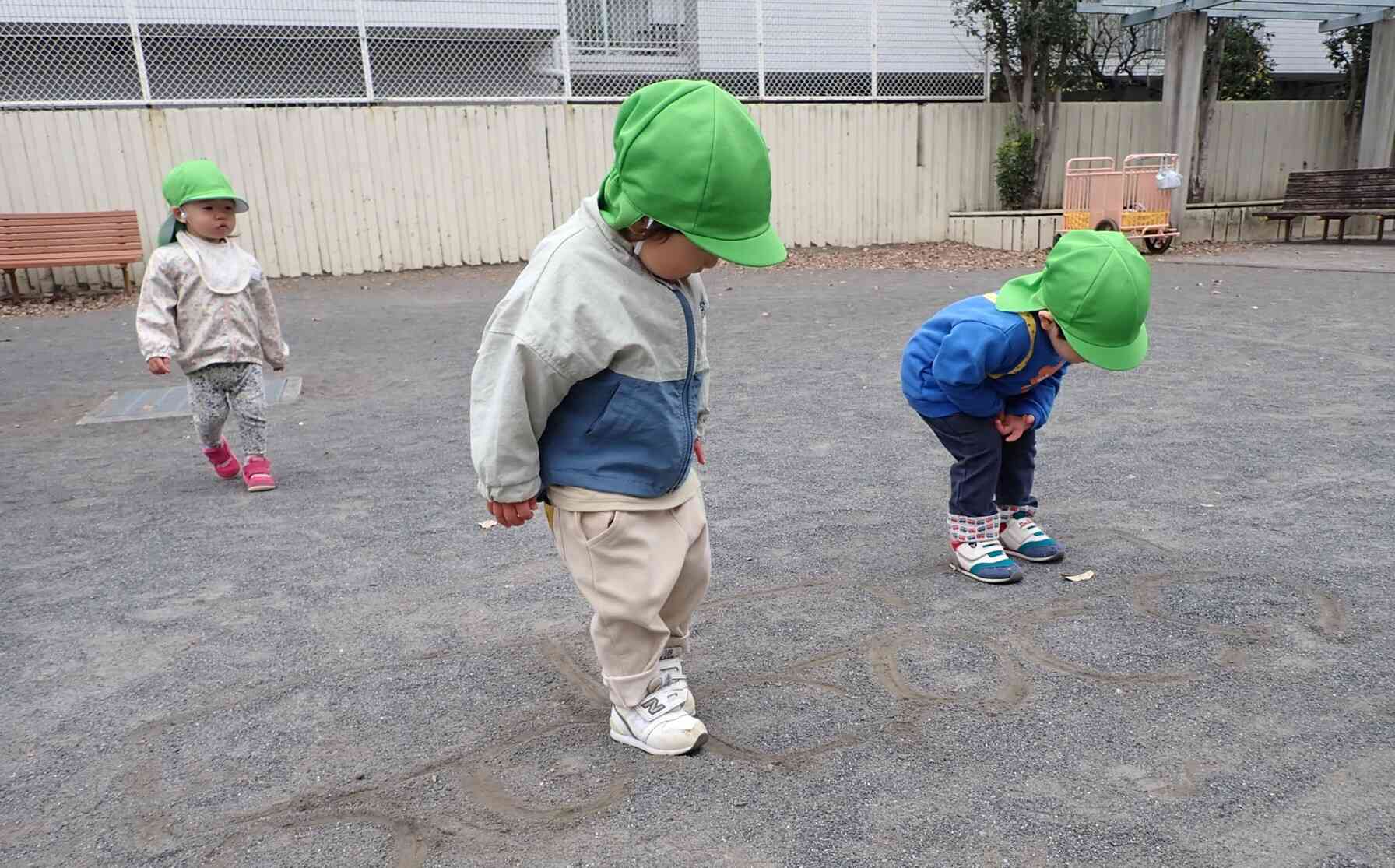 せんせい、なにかいたの？