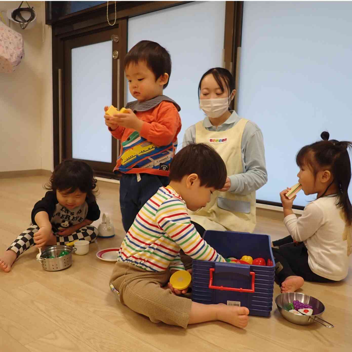 あひる組(1歳児)　おままごとをしたよ