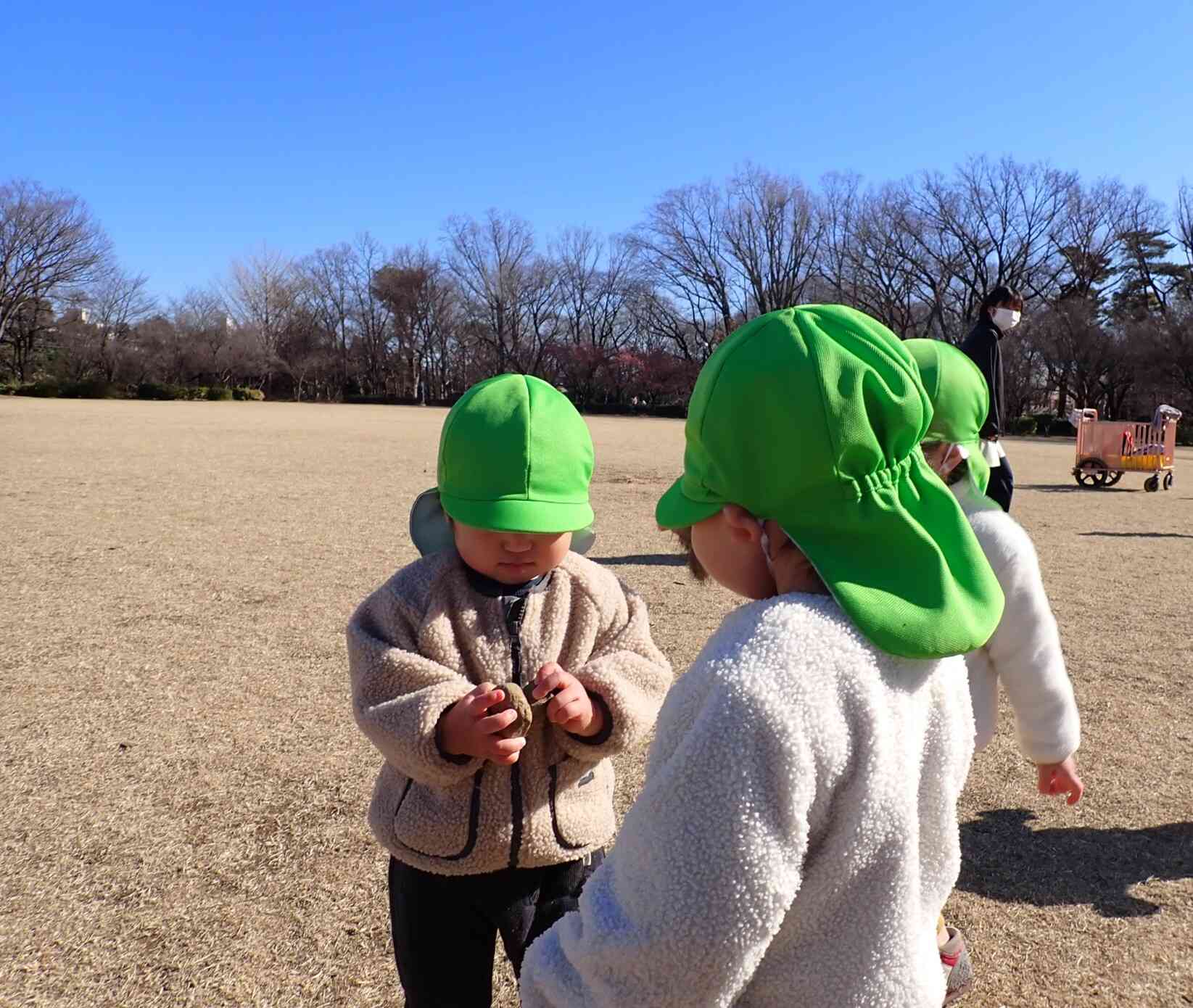 なにもってるの？／あひる組(1歳児)
