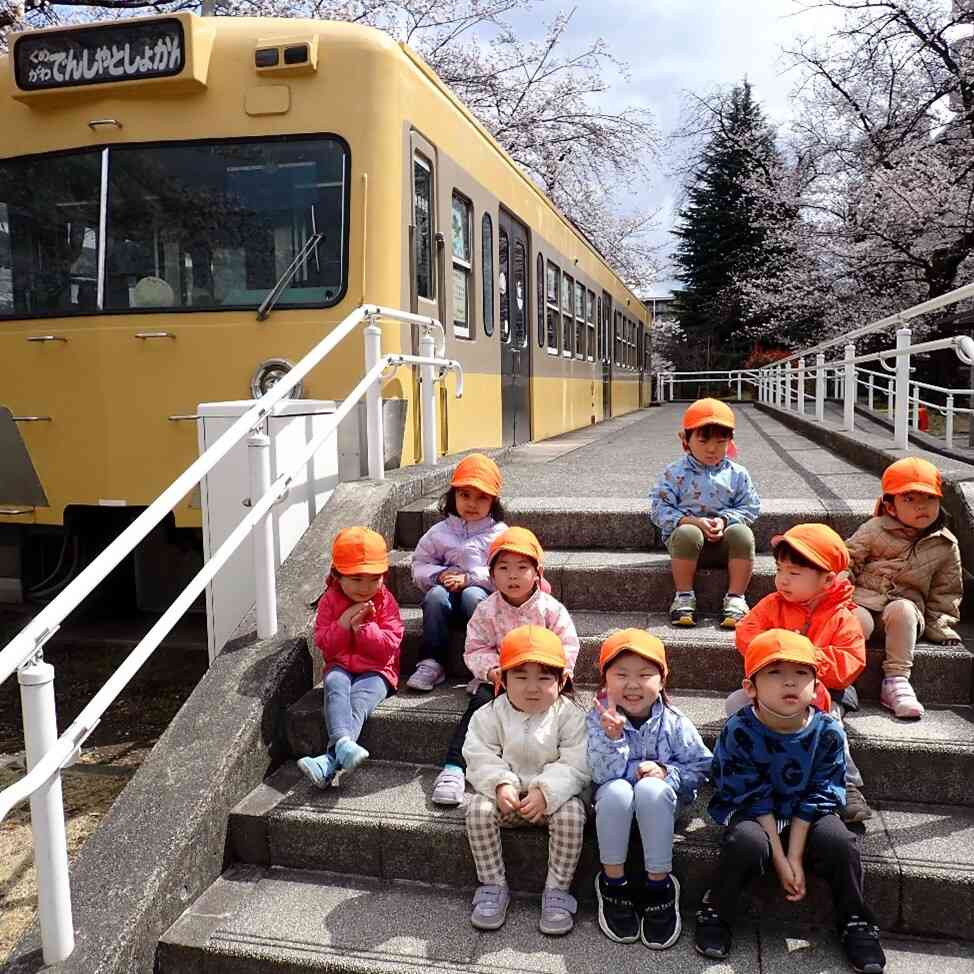 でんしゃとしょかんに遊びに行ったよ！　2歳児／うさぎ組