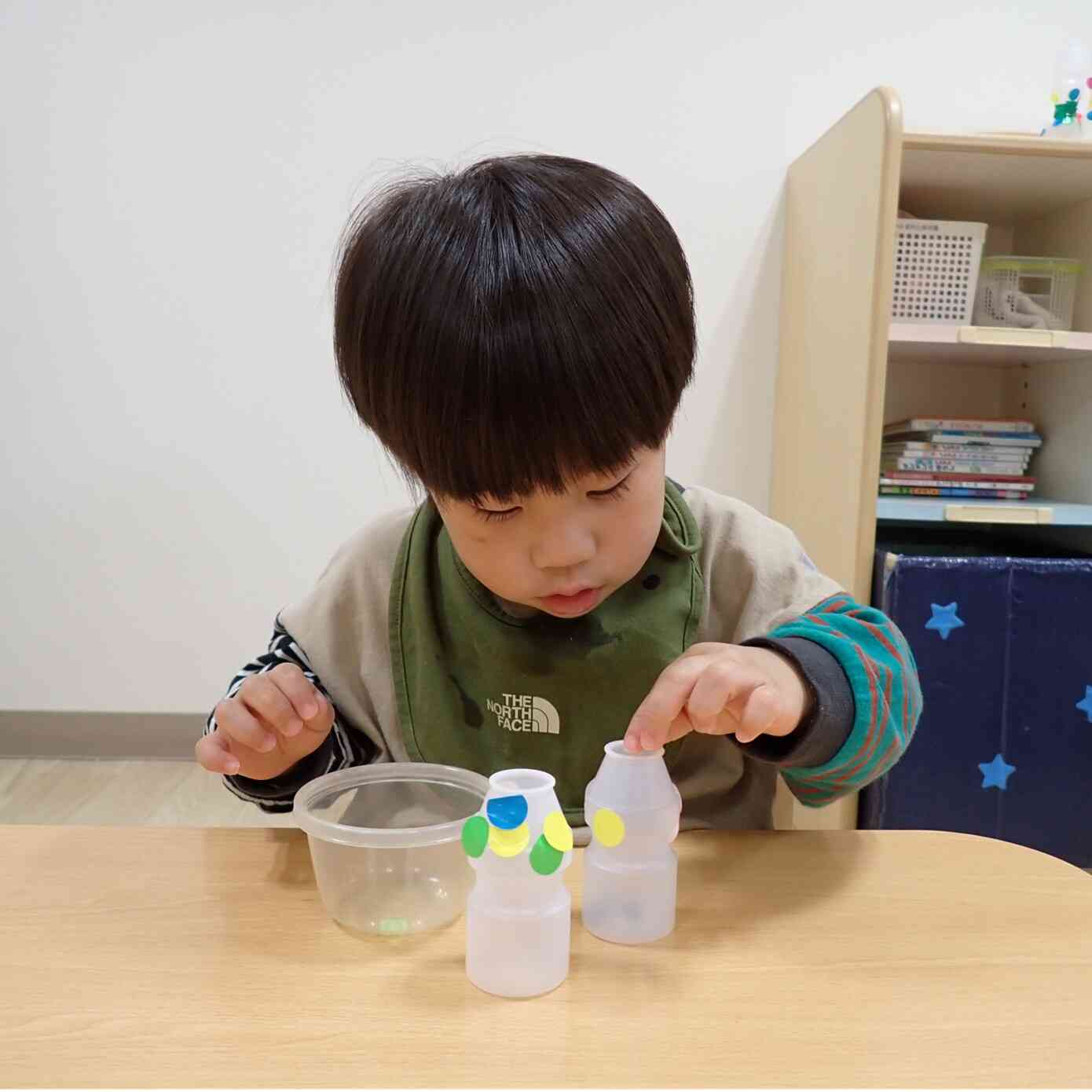 マラカス製作(1歳児/あひる組)