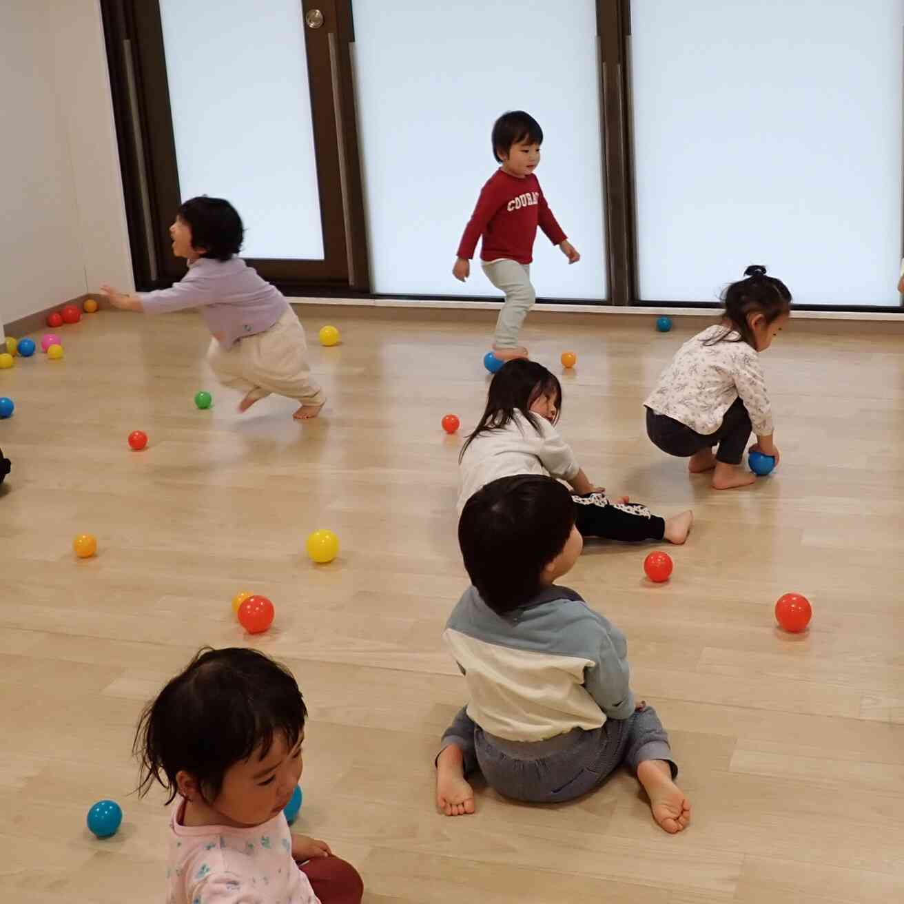 ボールで遊んだよ。うさぎ組（２歳児）