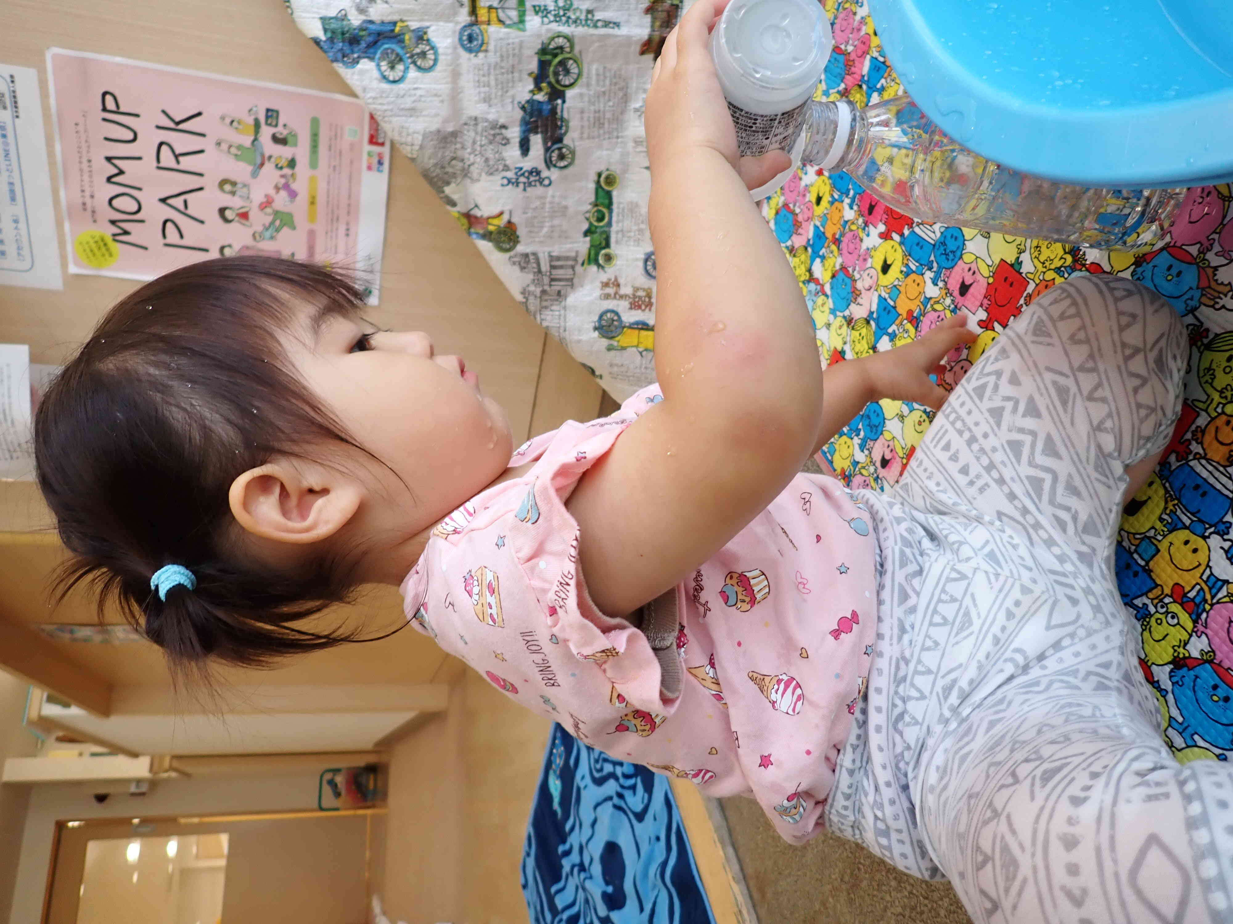 ペットボトルにお水を貯めてみる！
