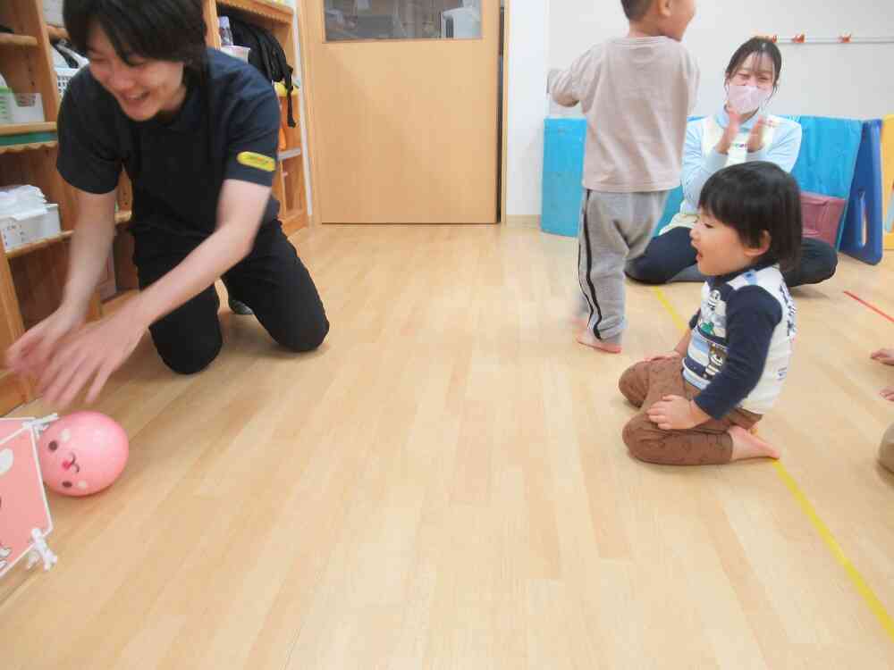 ボールをころがしてーコロコロコロ　ナイス！　