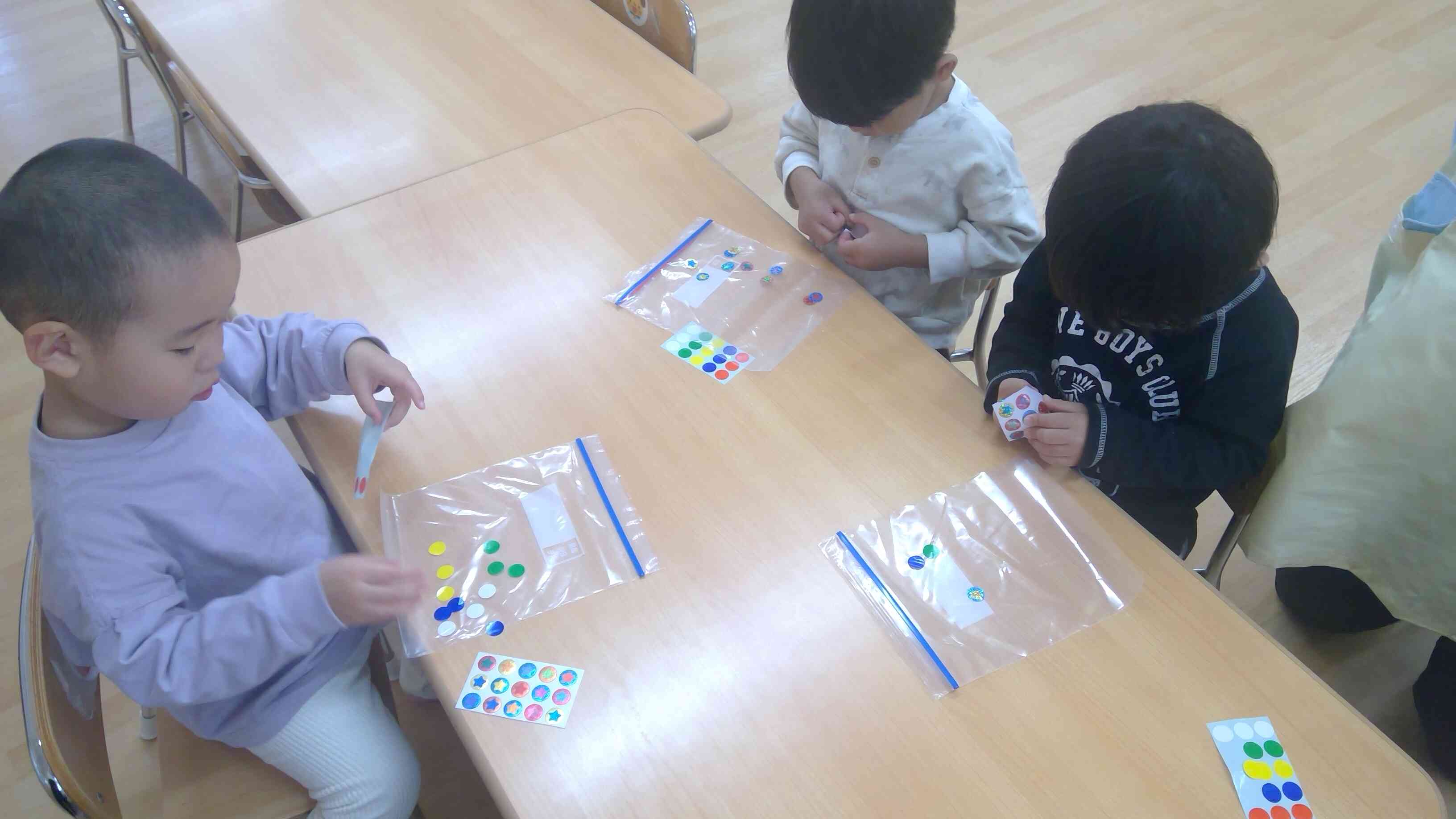 シール　ペタペタ