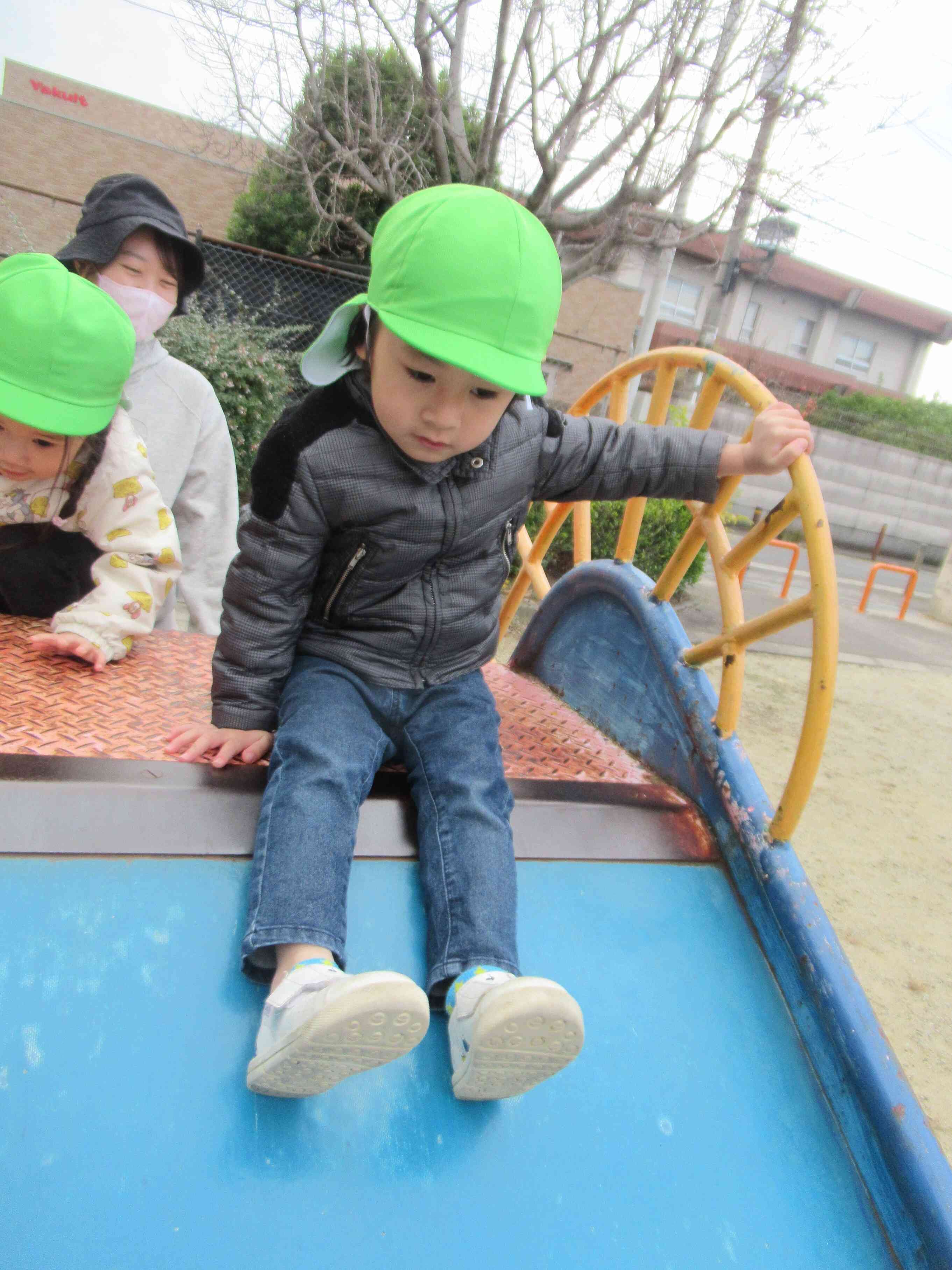 滑り台だ～いすき！