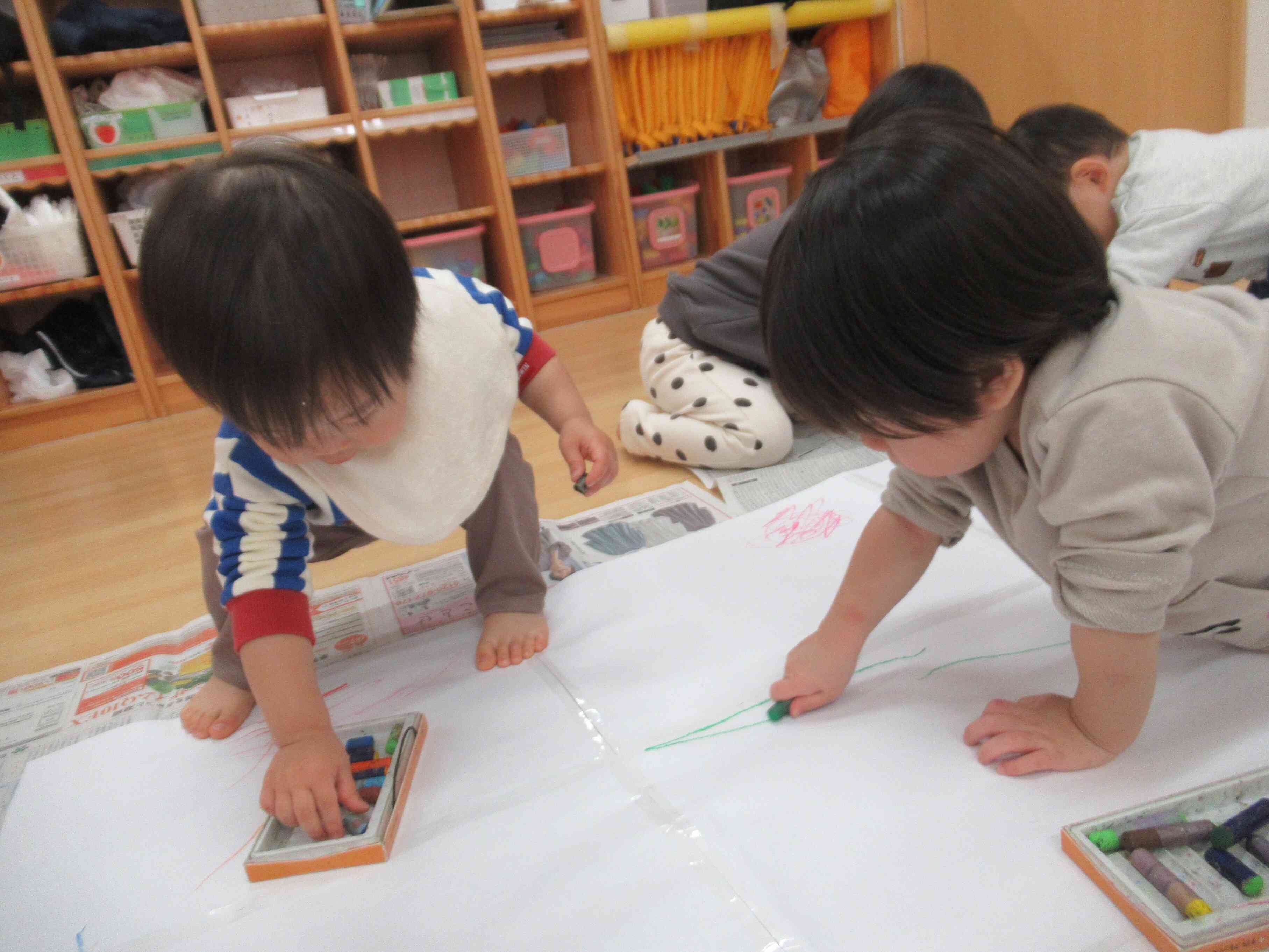 クレヨンかきかき～♪