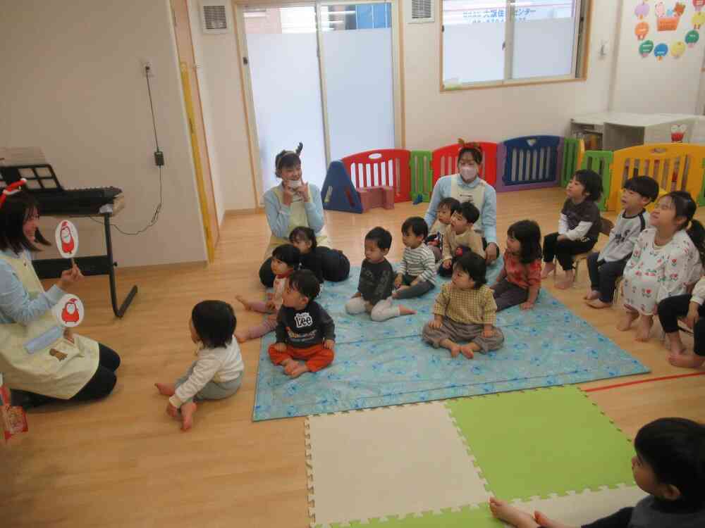 「だるまさん」もサンタになって登場！