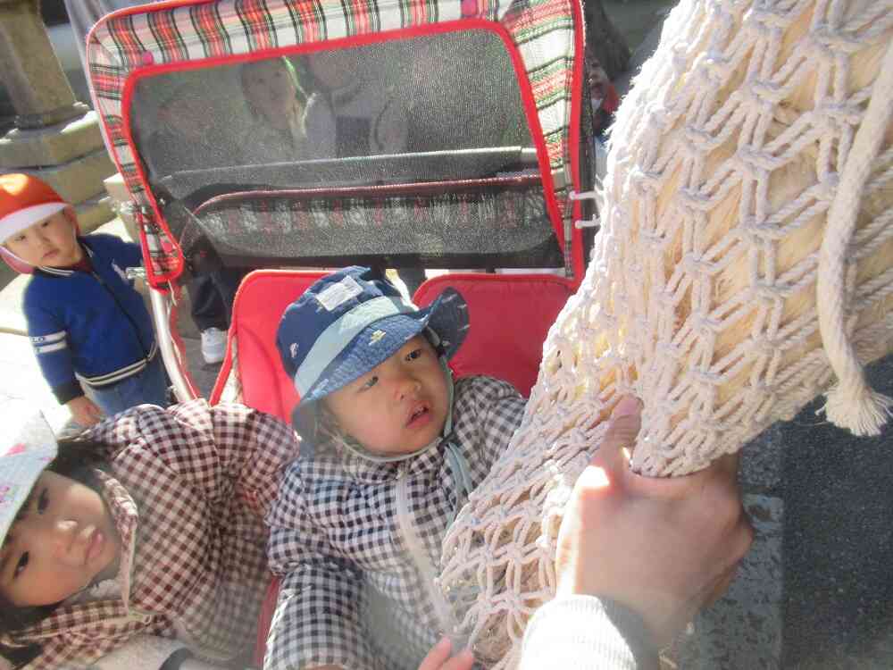 ひよこ組さん（０歳児）も一緒にしたよー！