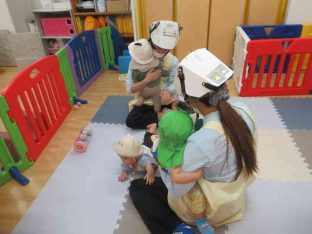 ０歳児ひよこ組さんも避難訓練！