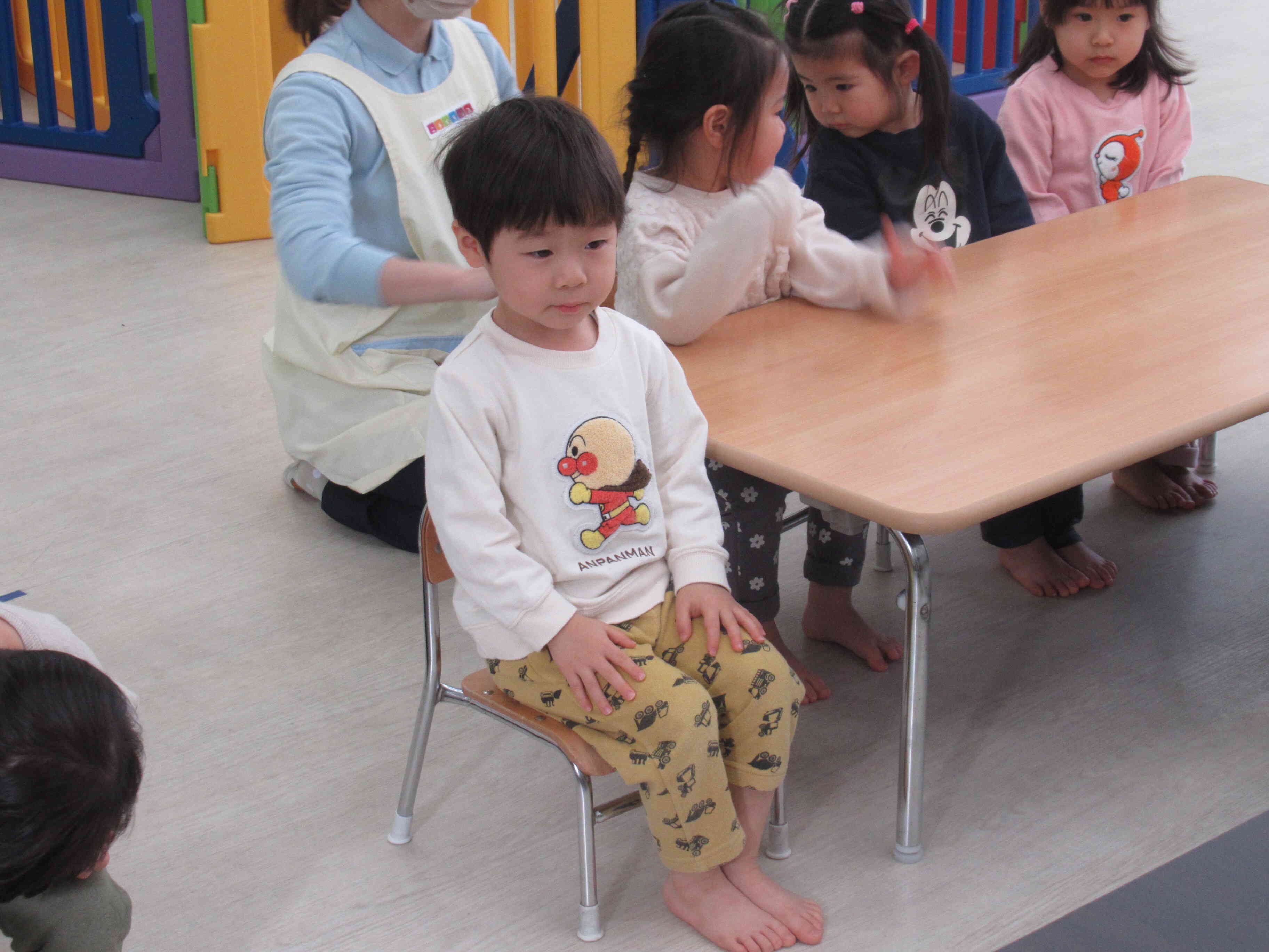 かっこよく椅子に座ってみよう