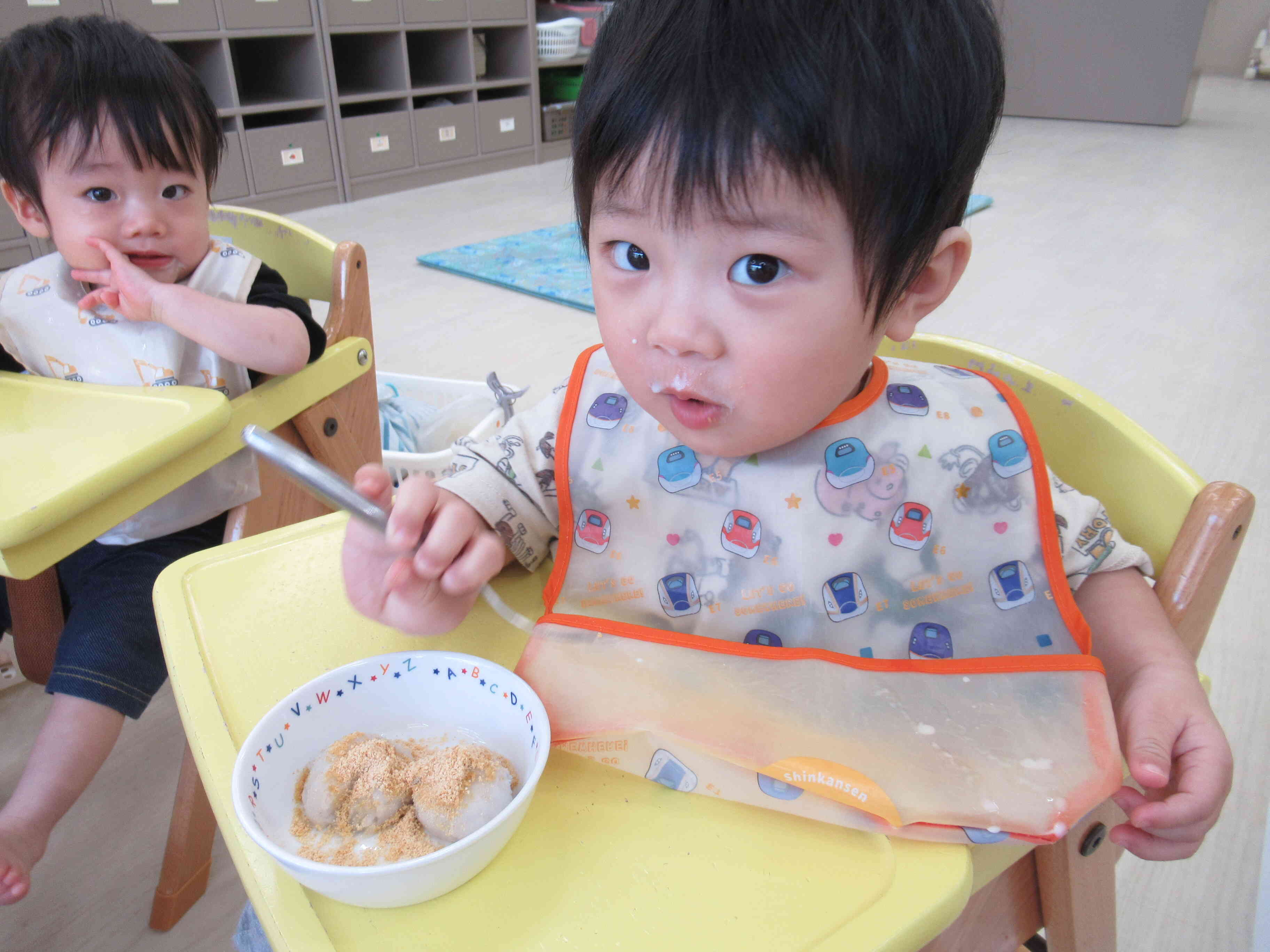 ぼくも自分で食べるよ～