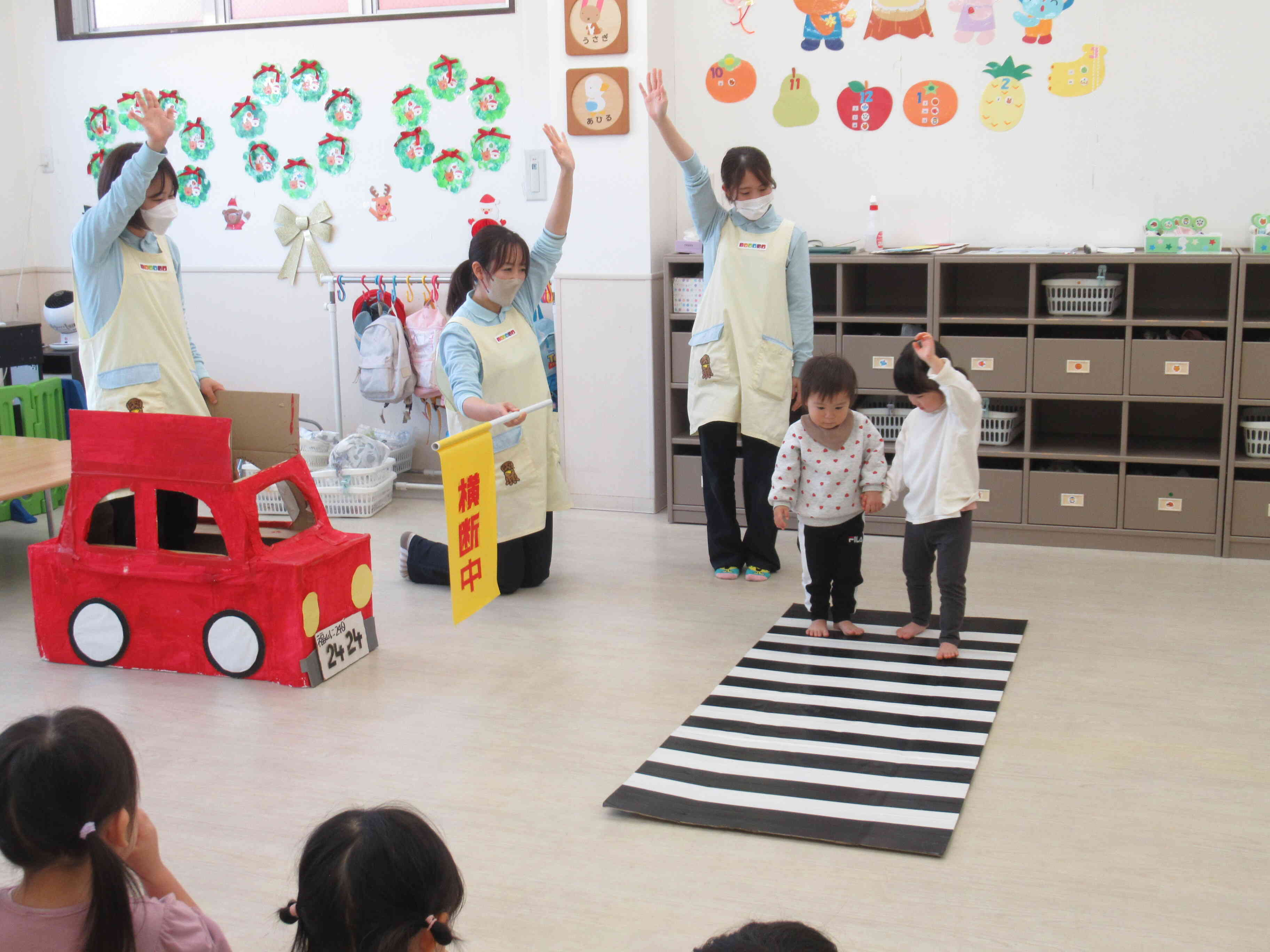 手をあげるんだよ