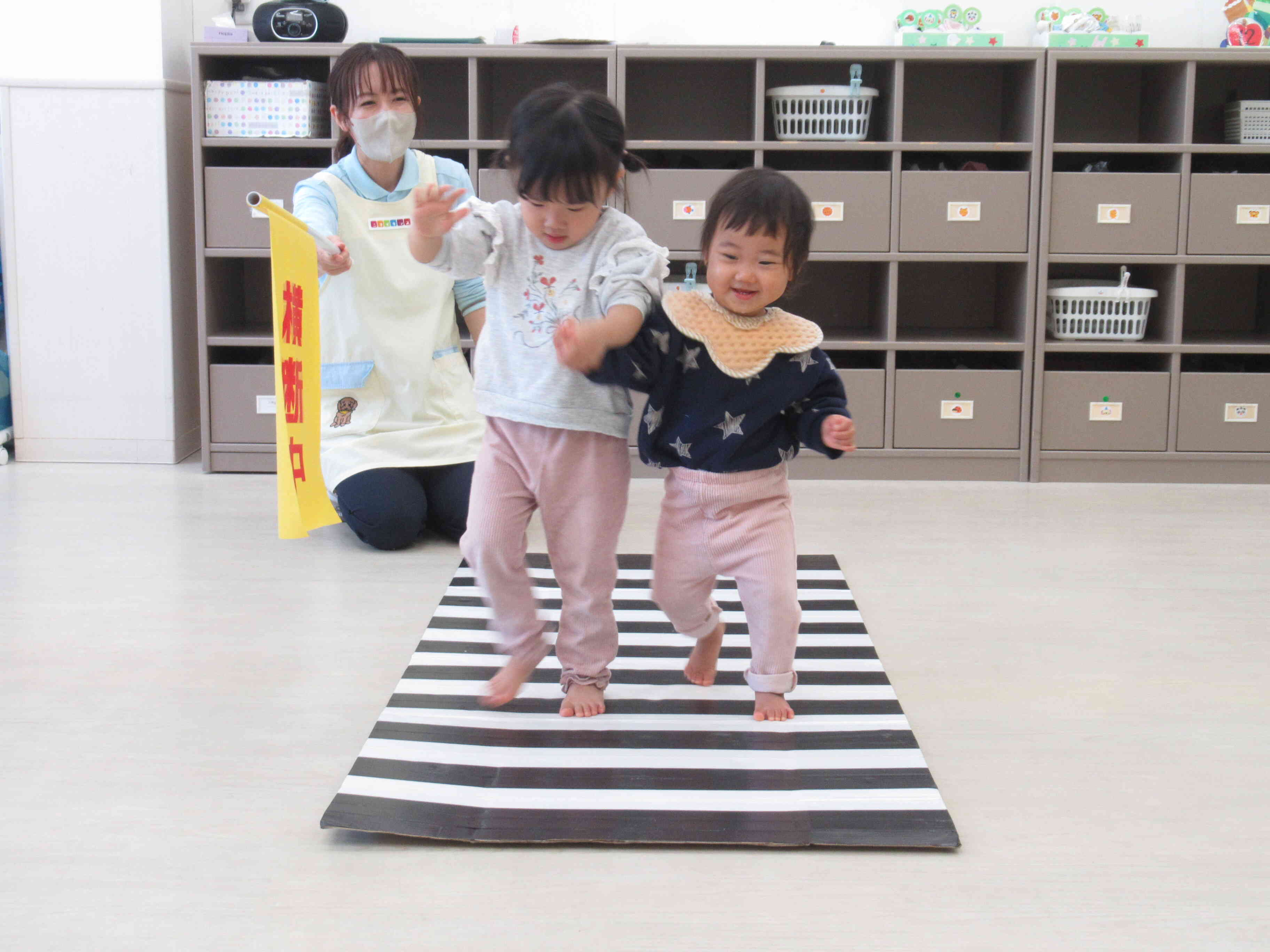 手をつないで・・