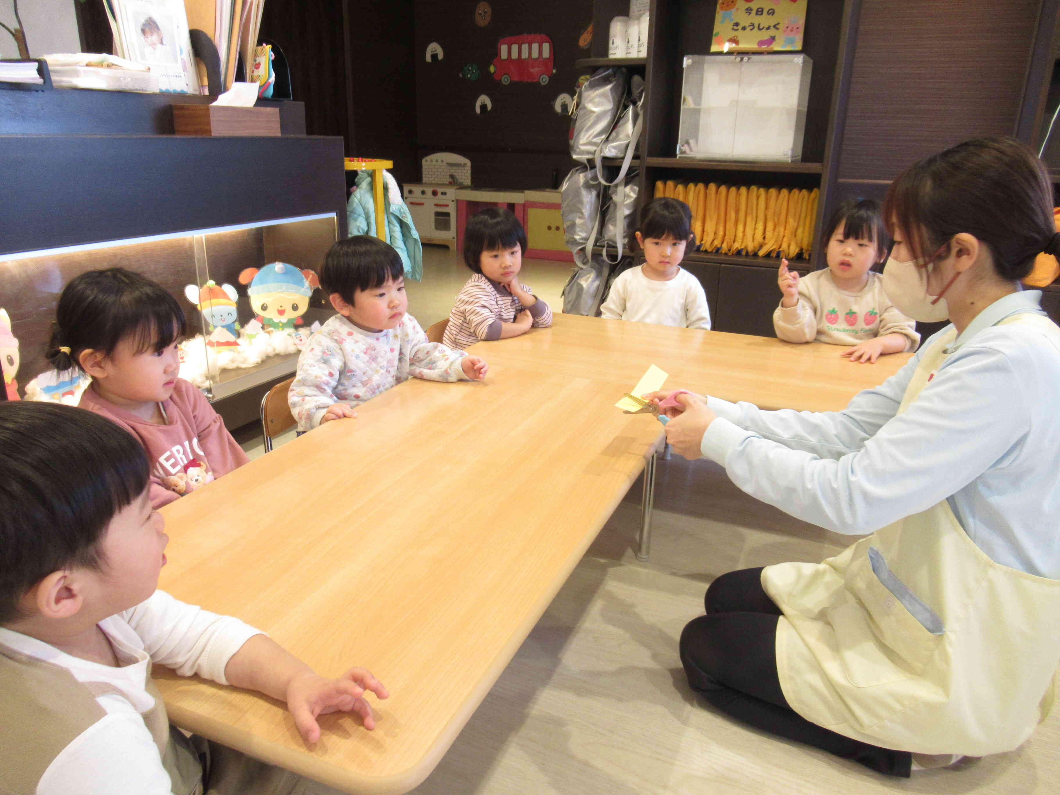 ①はさみに挑戦！うさぎ組！