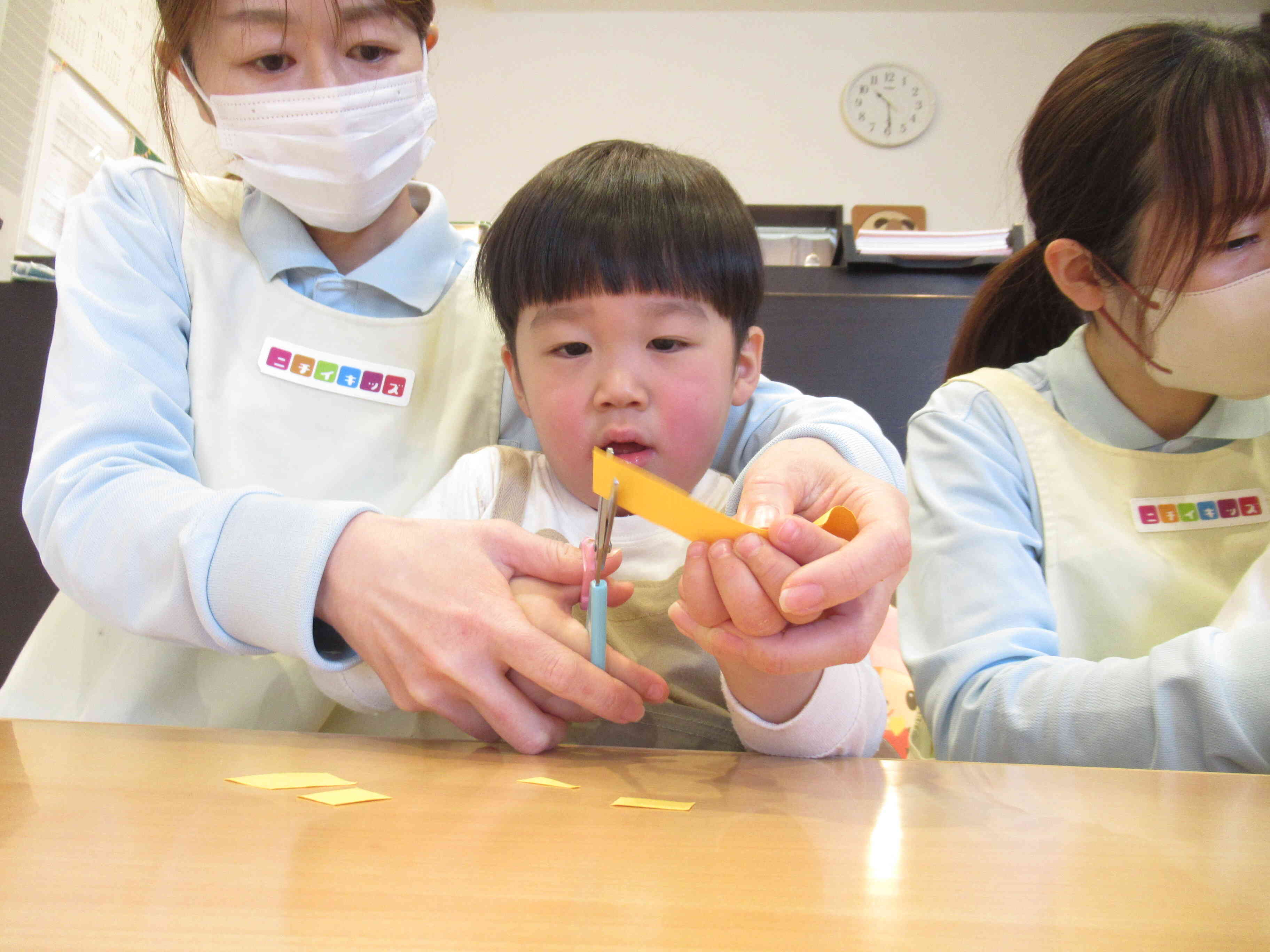 ②はさみに挑戦！うさぎ組