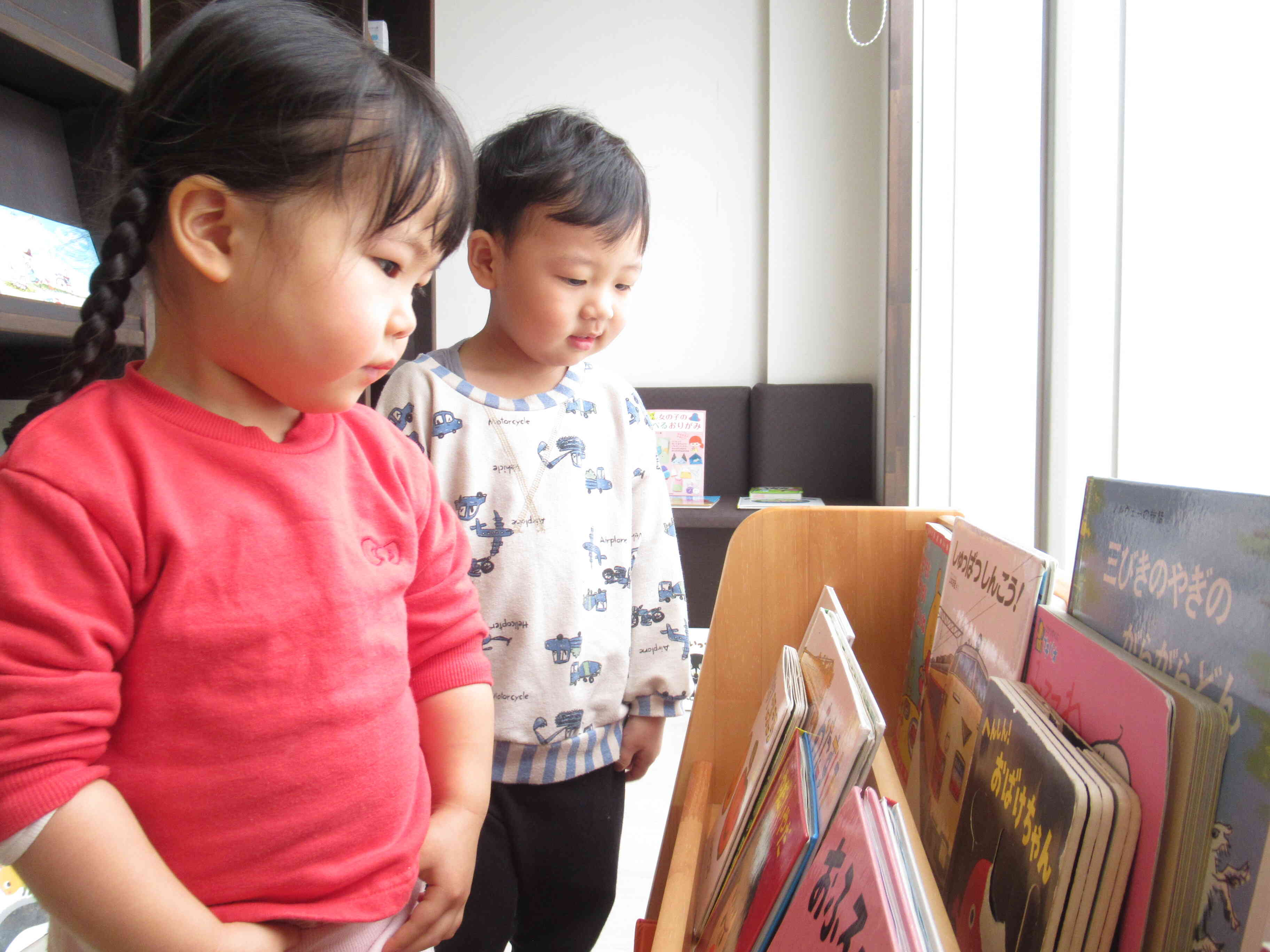 あひる組さんも絵本貸し出しスタートしました♡