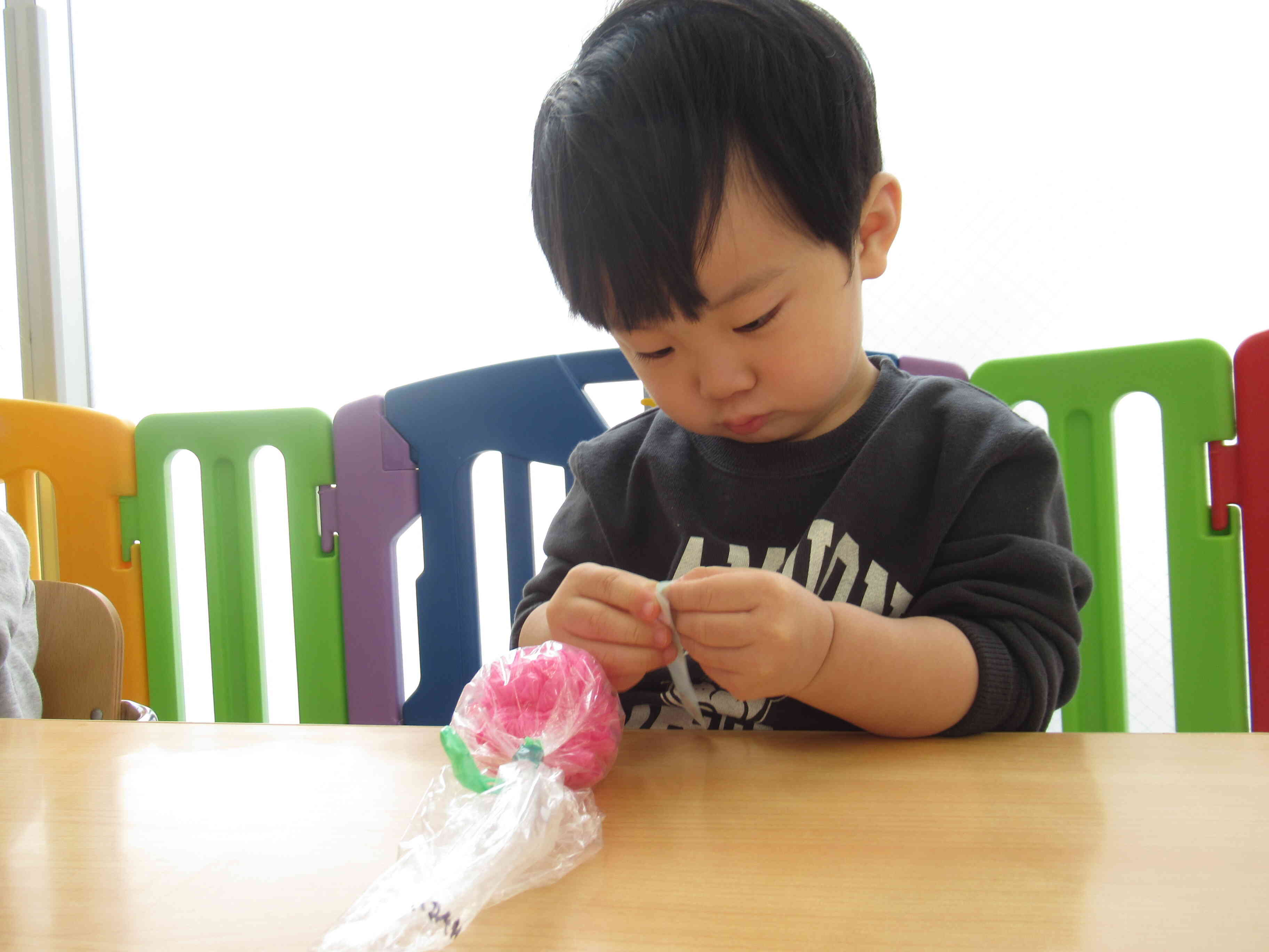 あひる組さんはいちごの製作もしましたよ