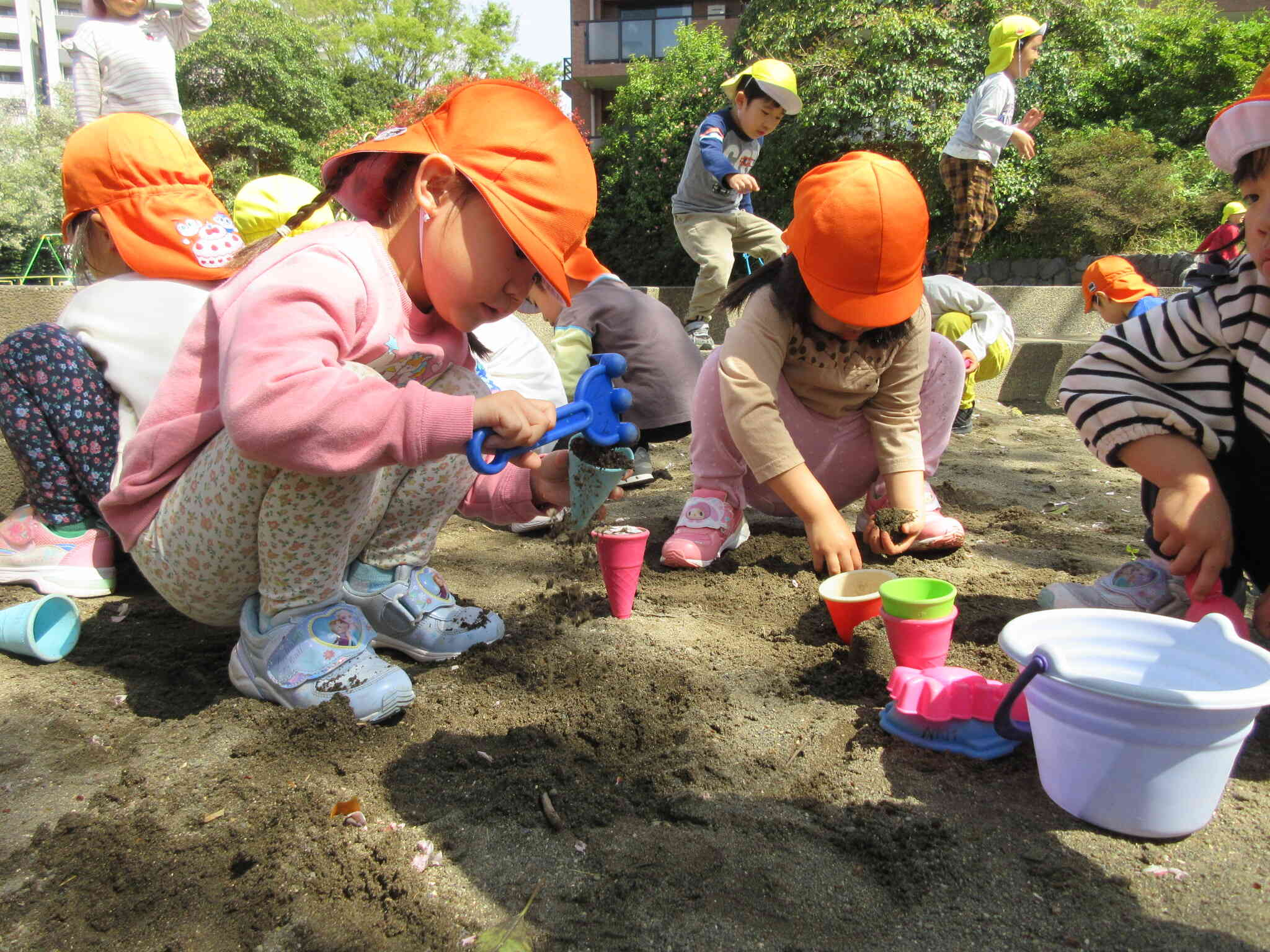 ４歳児　おもいっきり　すなあそび！