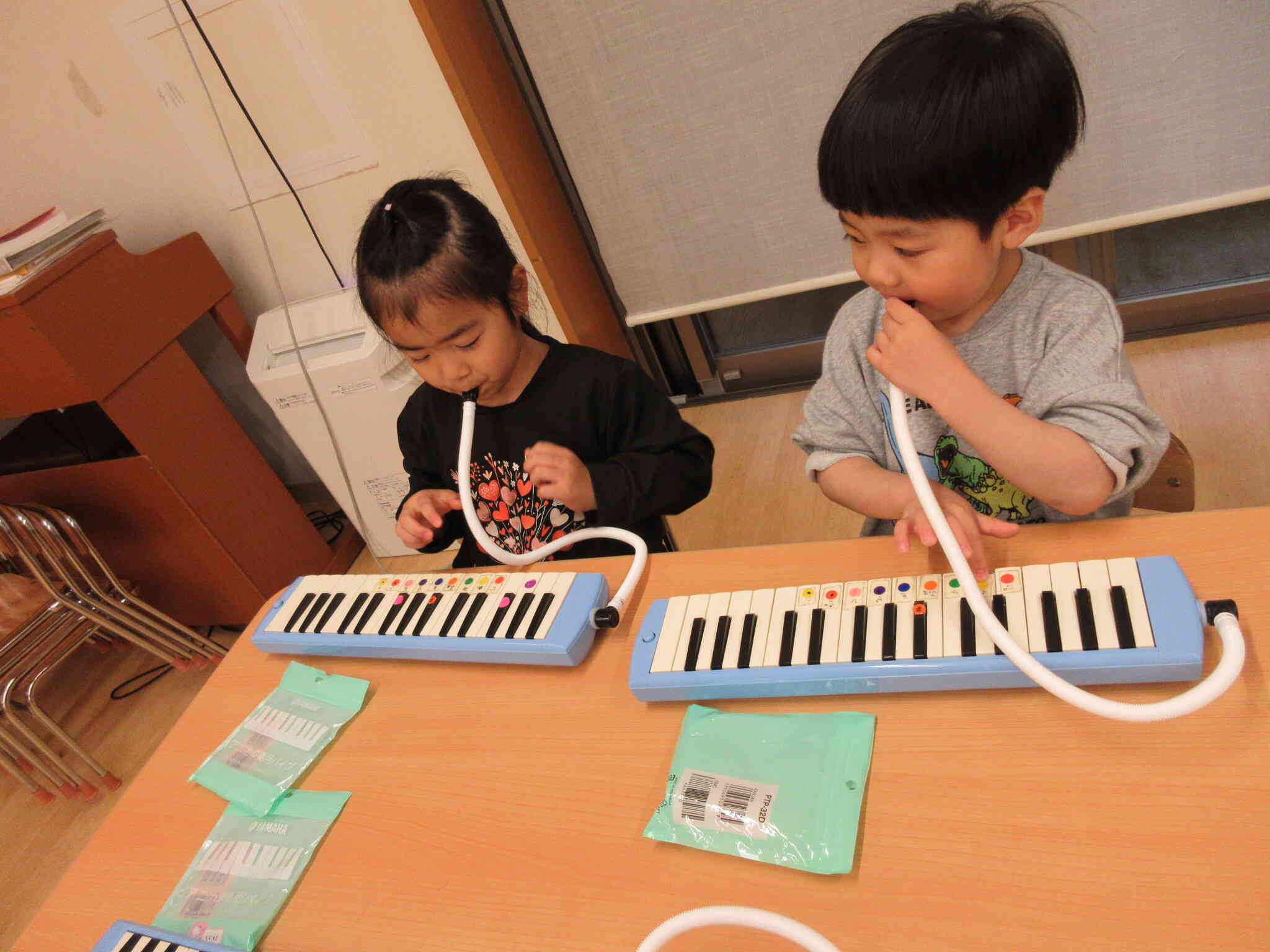 4歳児　ピアニカに初挑戦！