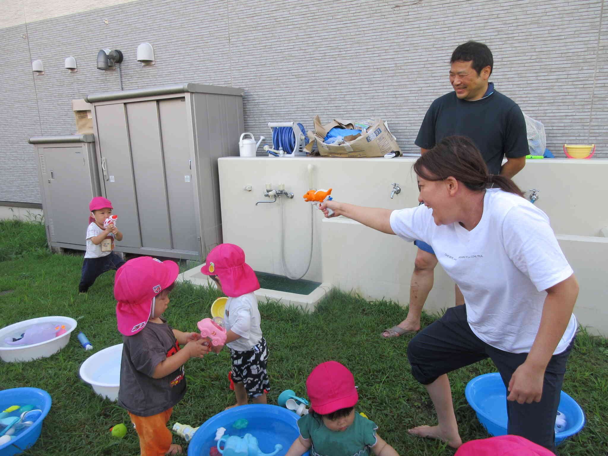 １歳児　みずあそび