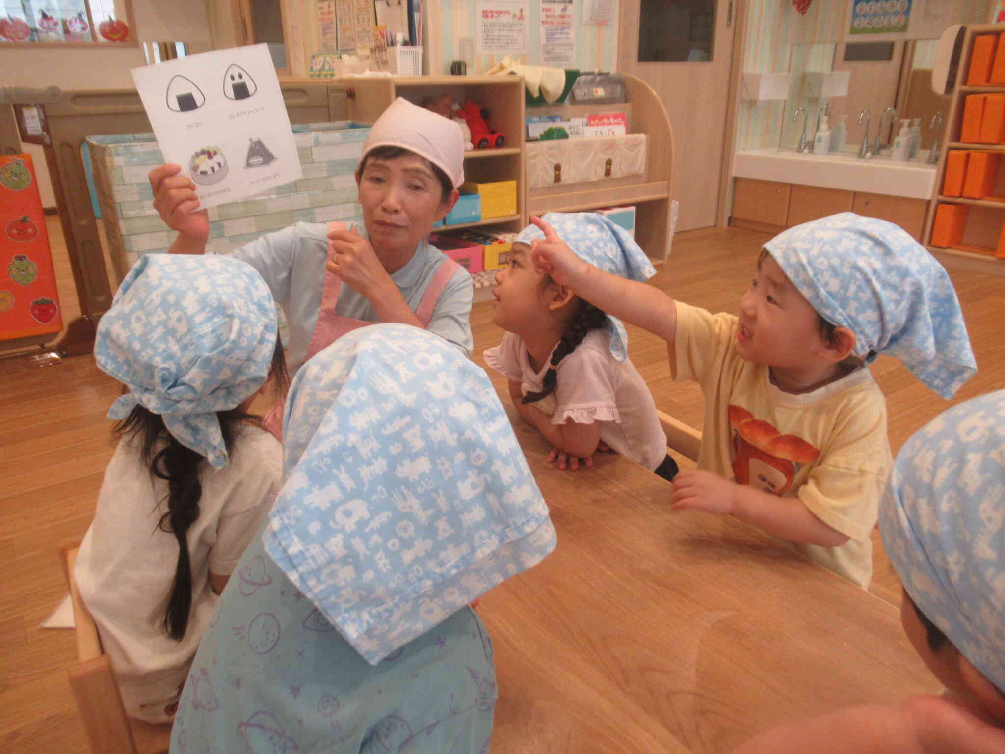 １０月食育（きりん組：おにぎりを作ろう）