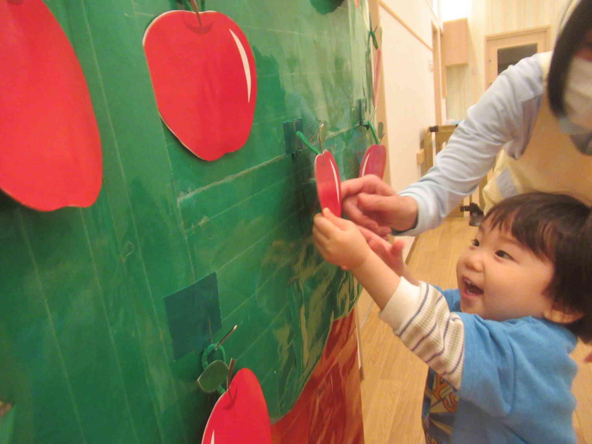 こあら組さんのりんご狩りごっこ