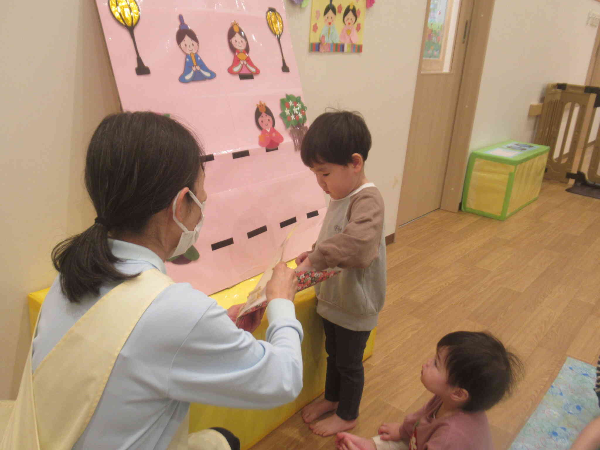 お雛様を飾るよ。