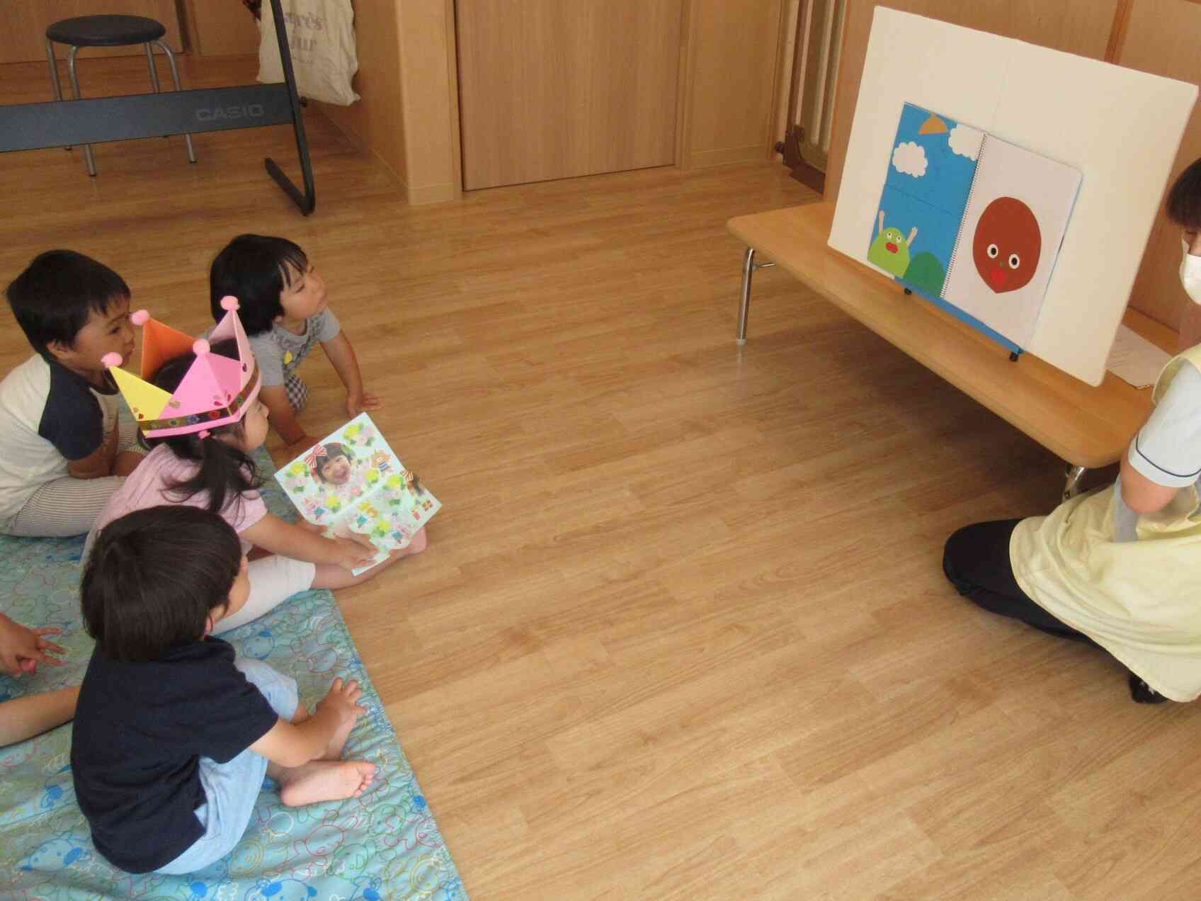 どんぐりの帽子はどこかな?