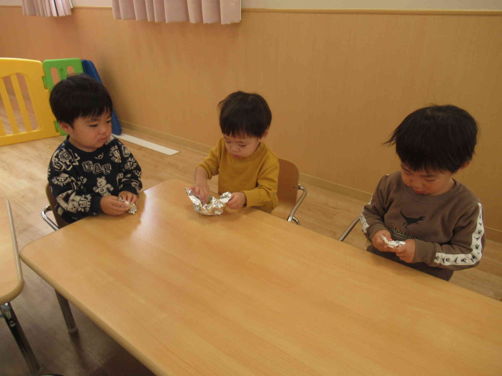 さつまいもを包んでみよう