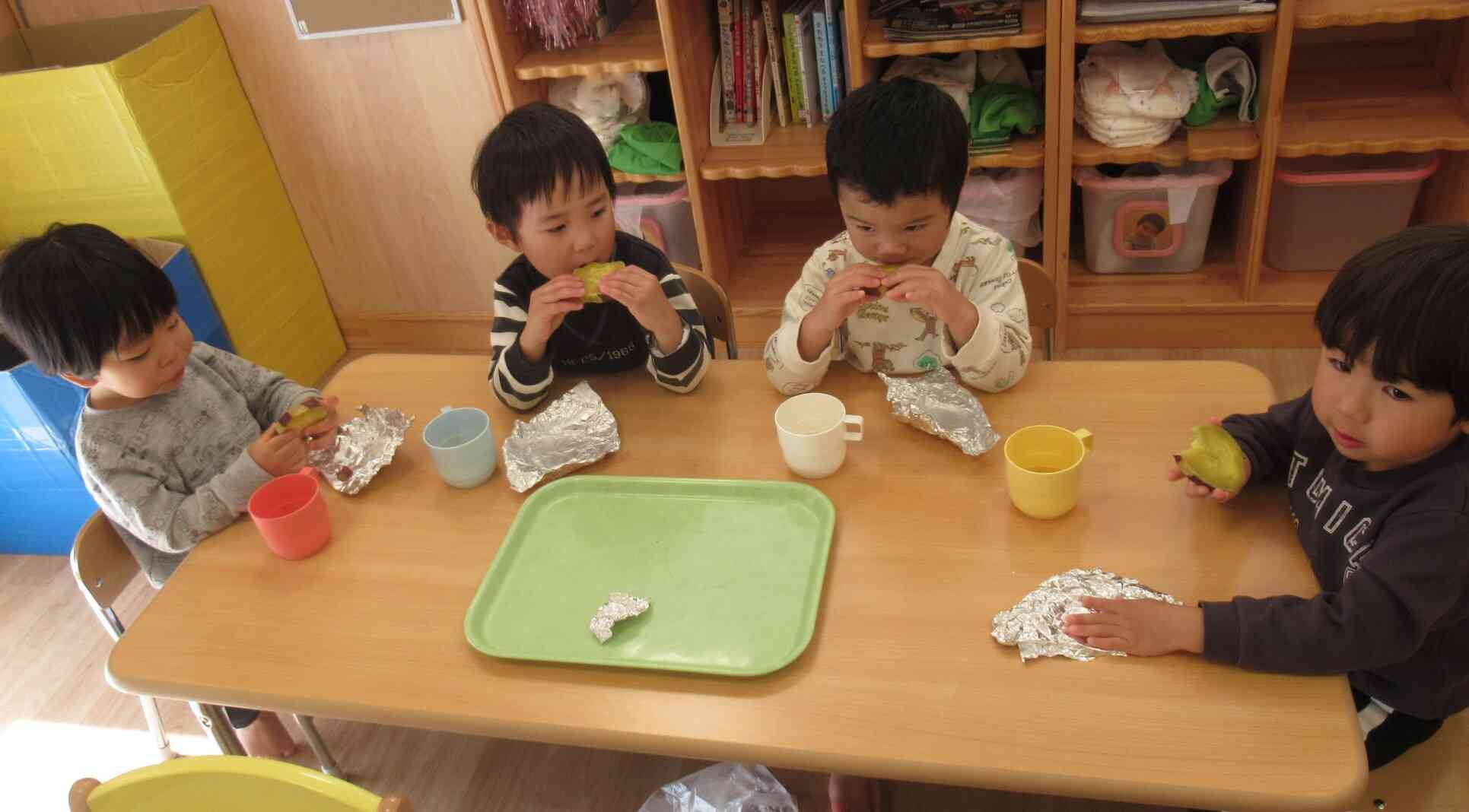 パクパクモグモグ