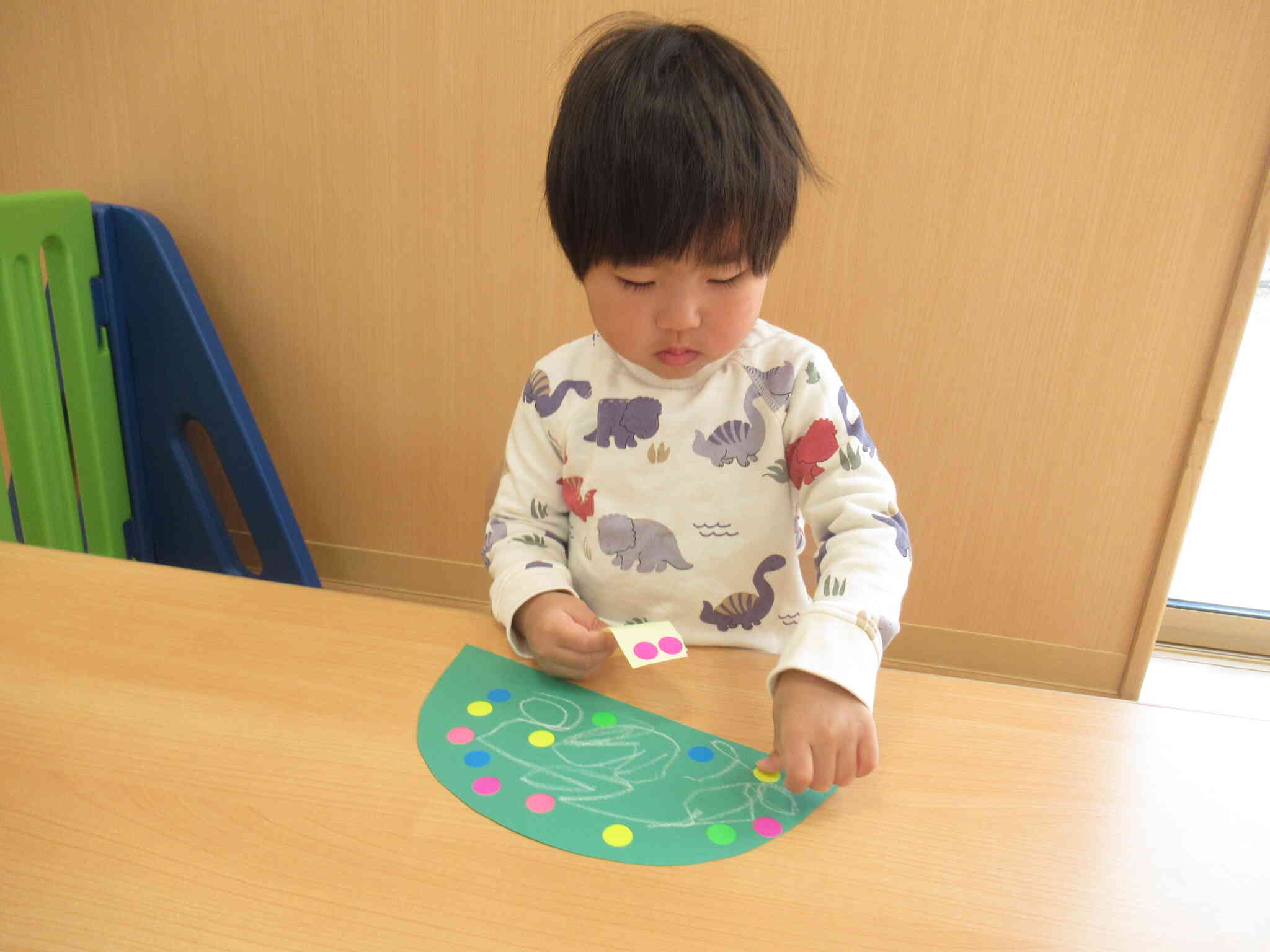 シール貼りが上手になったよ！