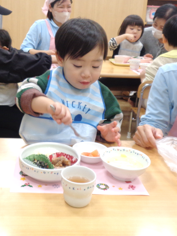 Xmasの給食参観をしました♪