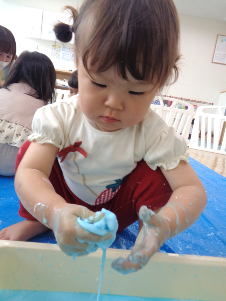感触遊びをしました♪