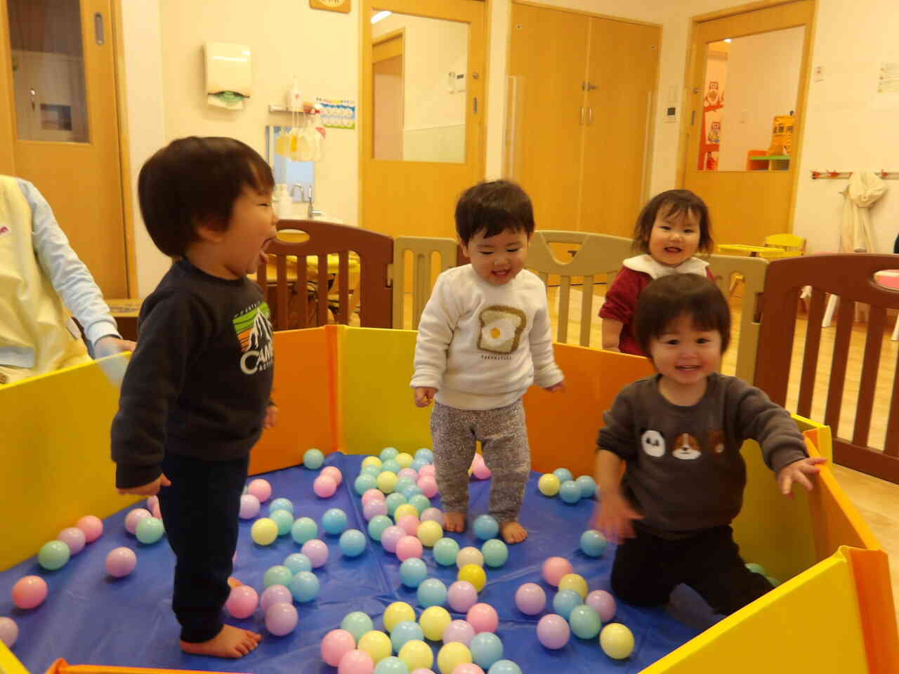 ボールプールあそび♪