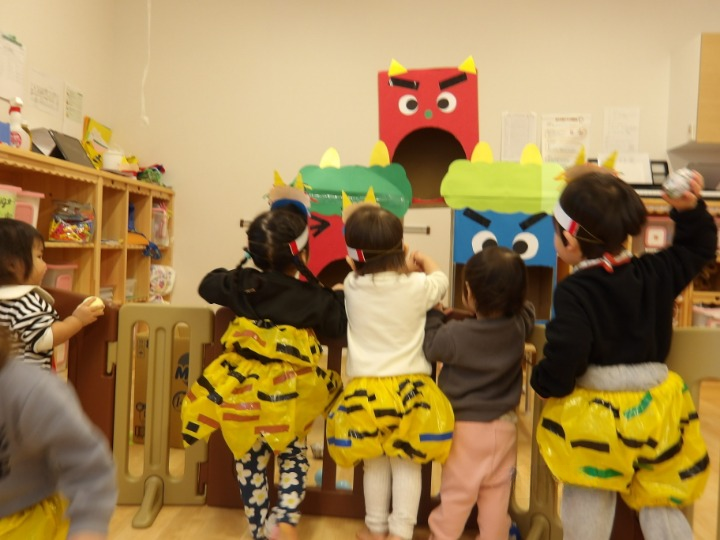 鬼さんめがけてエイッ！！