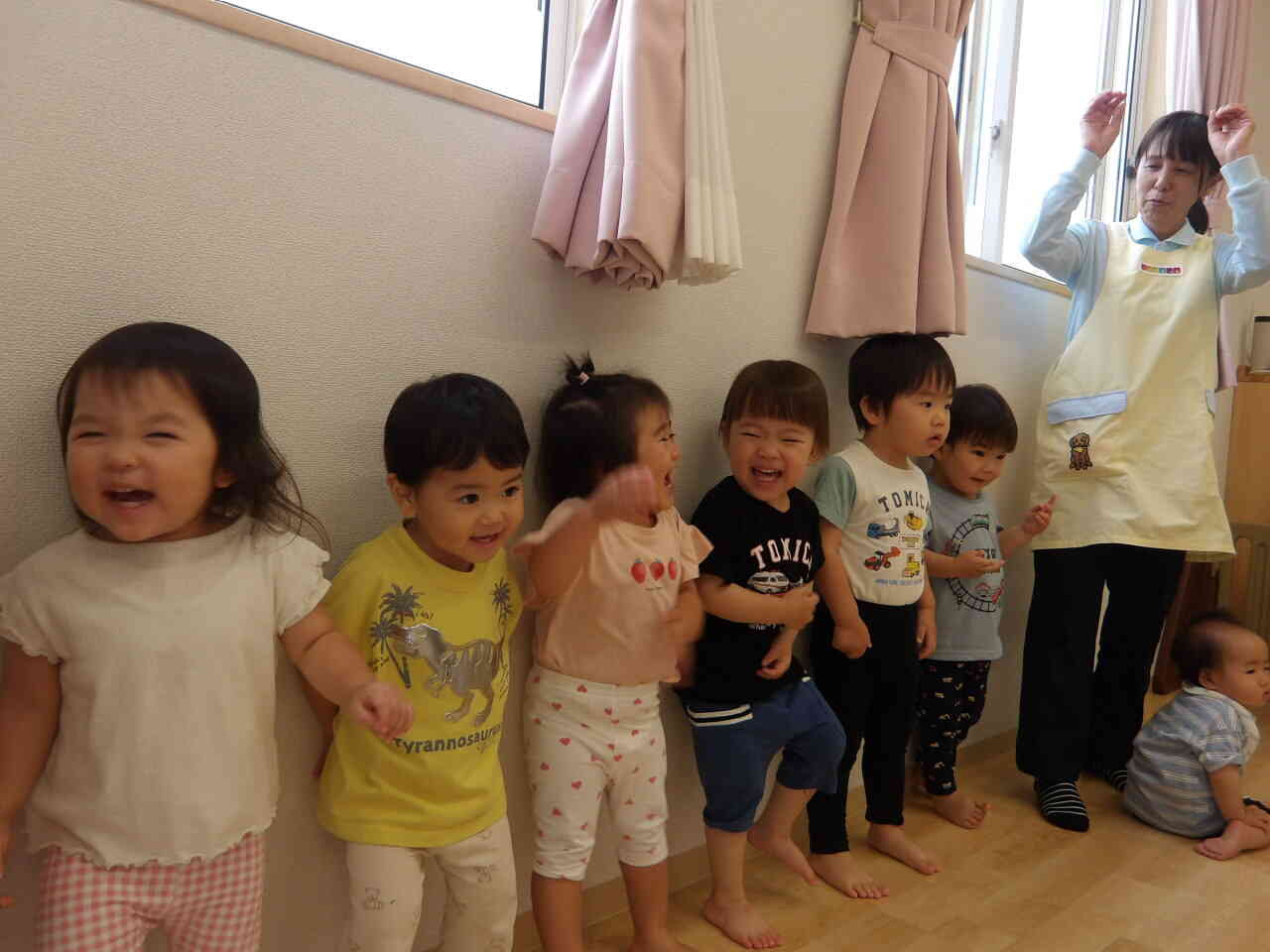 ゲームの順番を並んで待ちます